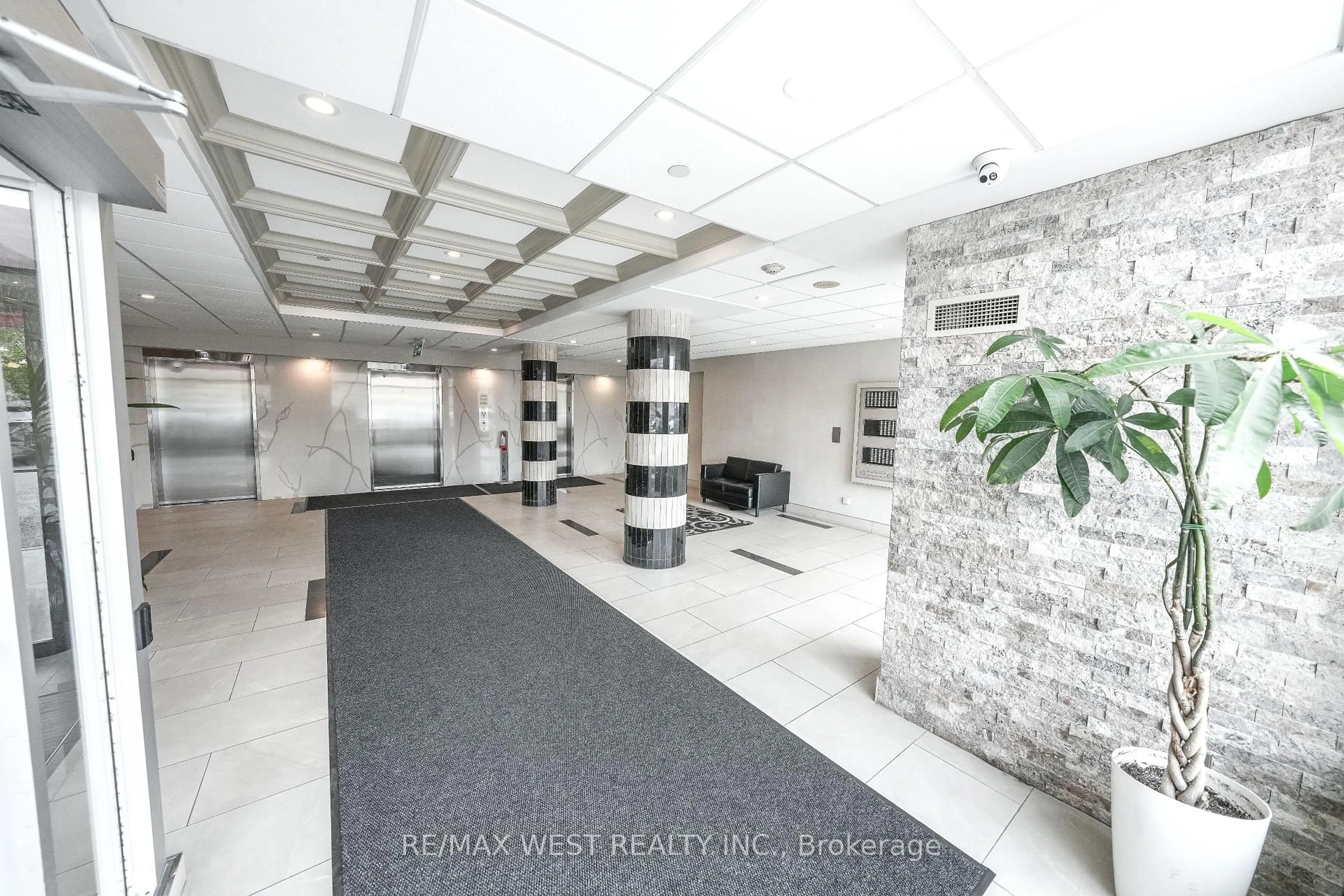 Lobby for 1470 Midland Ave #608, Toronto Ontario M1P 3B9