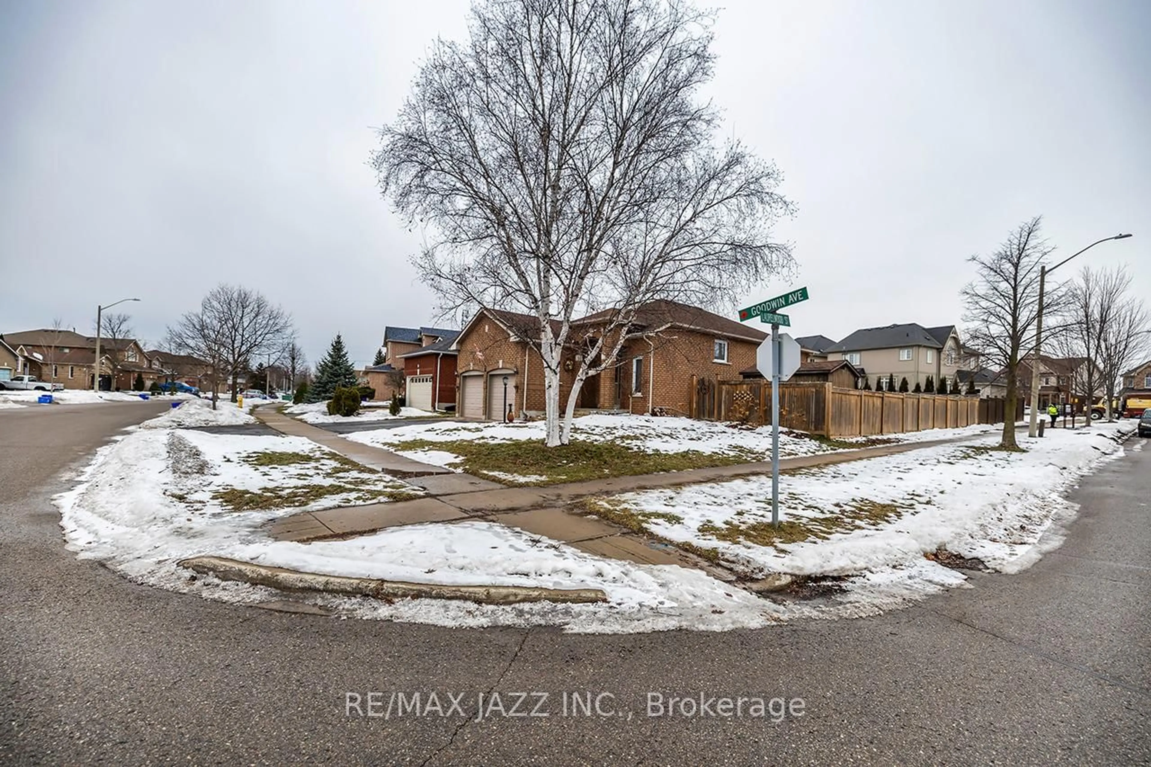 A pic from outside/outdoor area/front of a property/back of a property/a pic from drone, street for 16 Goodwin Ave, Clarington Ontario L1C 4Z4