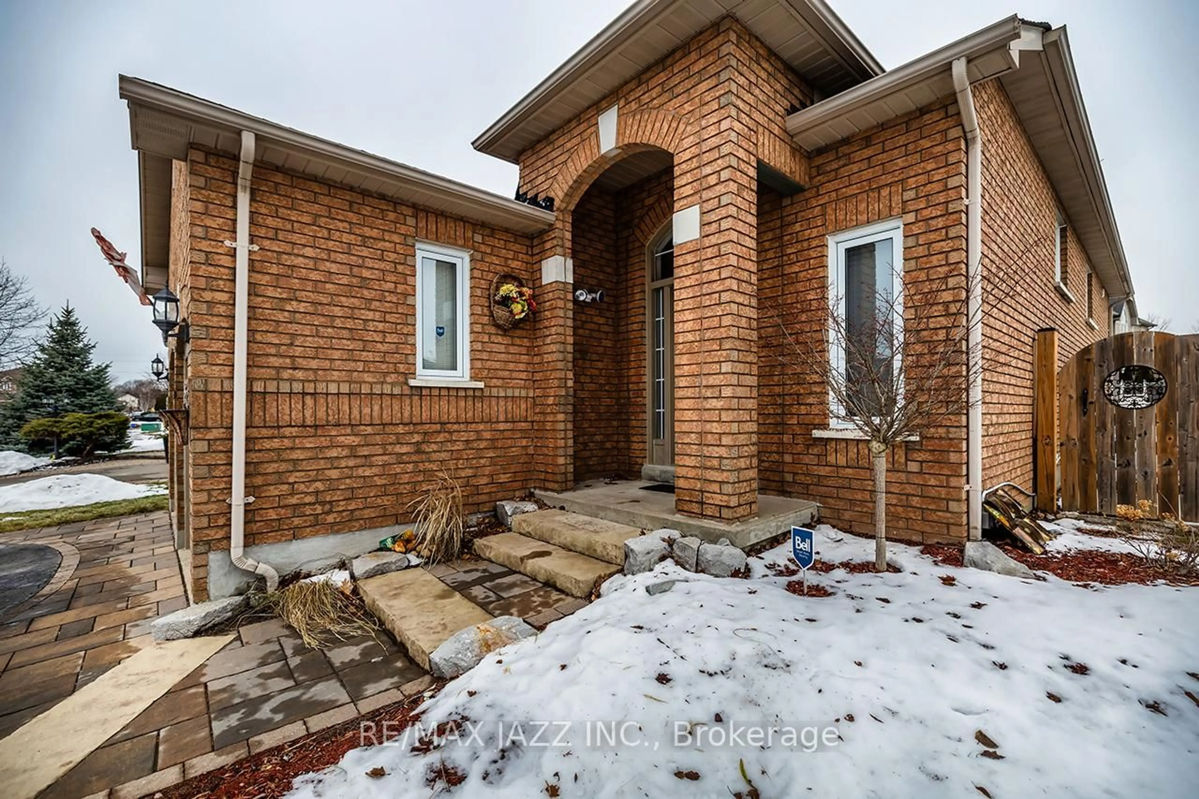 Home with brick exterior material, street for 16 Goodwin Ave, Clarington Ontario L1C 4Z4
