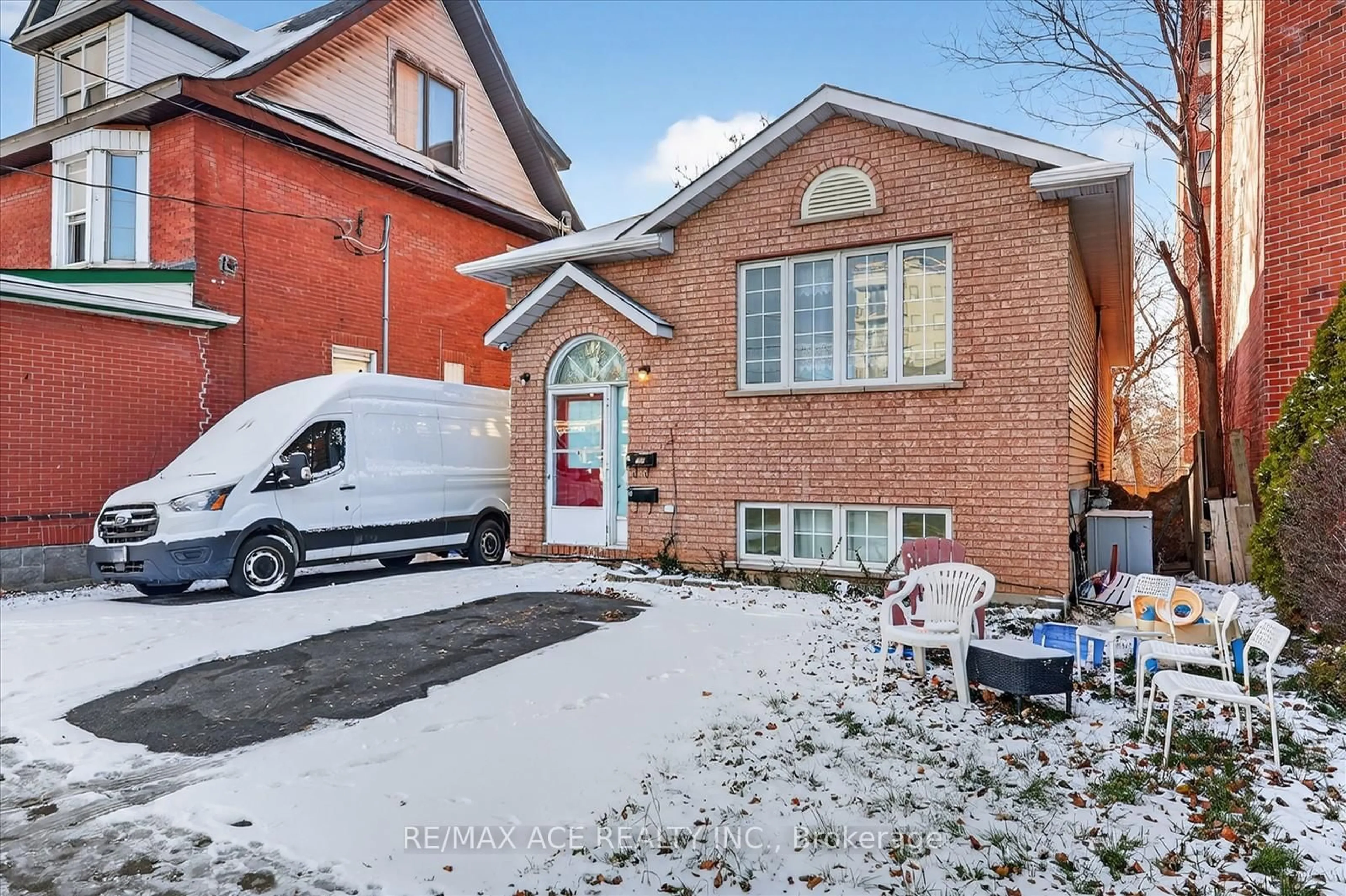 Home with brick exterior material, street for 150 Centre St, Oshawa Ontario L1H 4A4