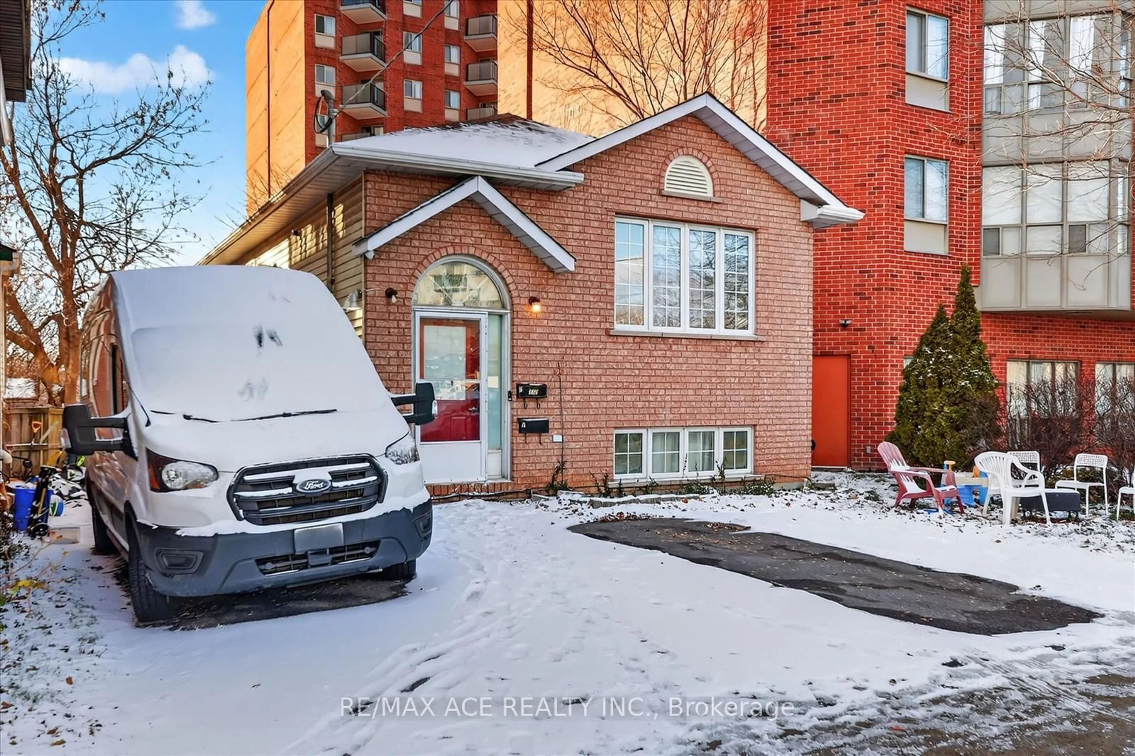 Unknown for 150 Centre St, Oshawa Ontario L1H 4A4