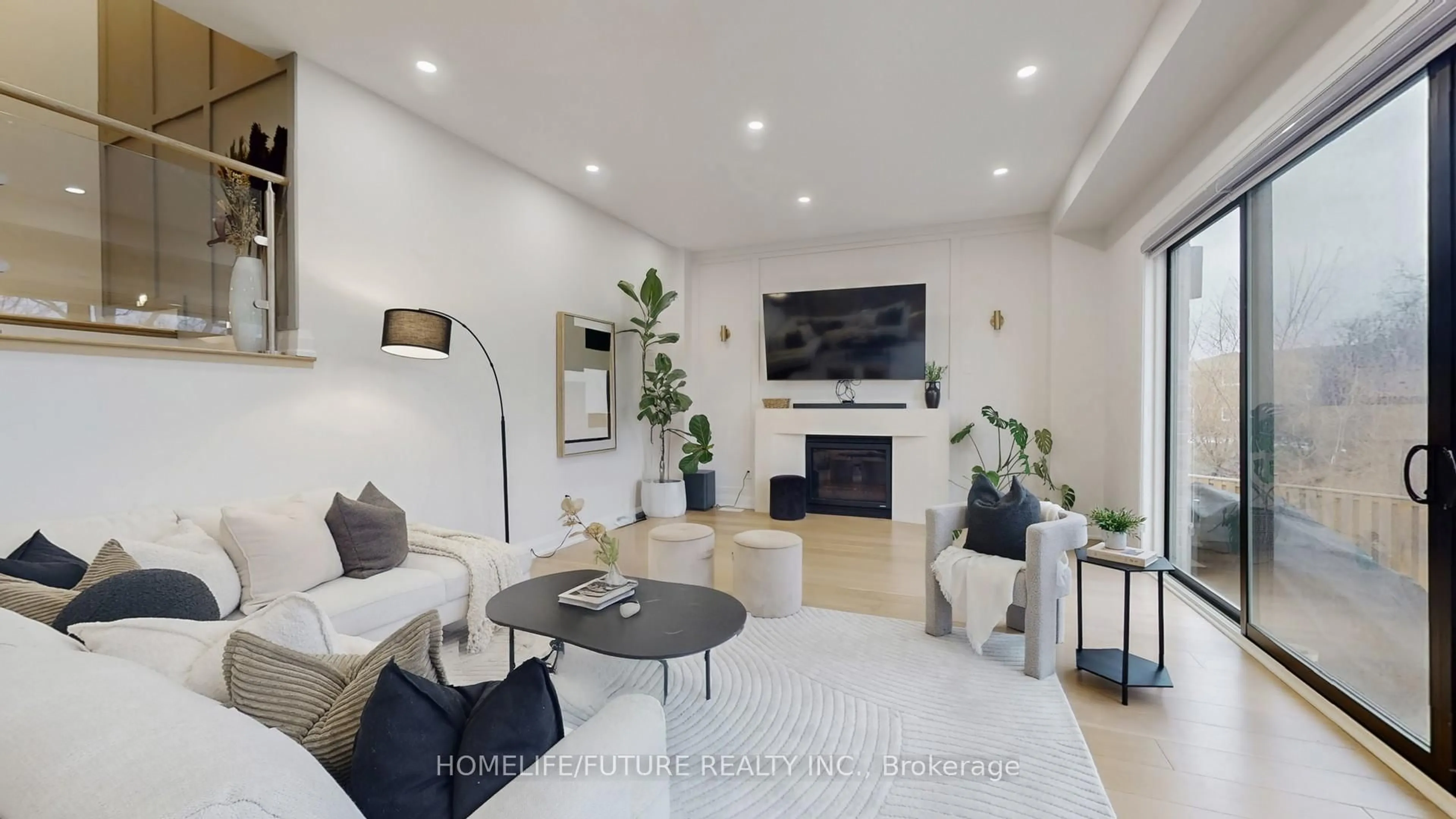 Living room with furniture, unknown for 396 Frontier Crt, Pickering Ontario L1W 4A9