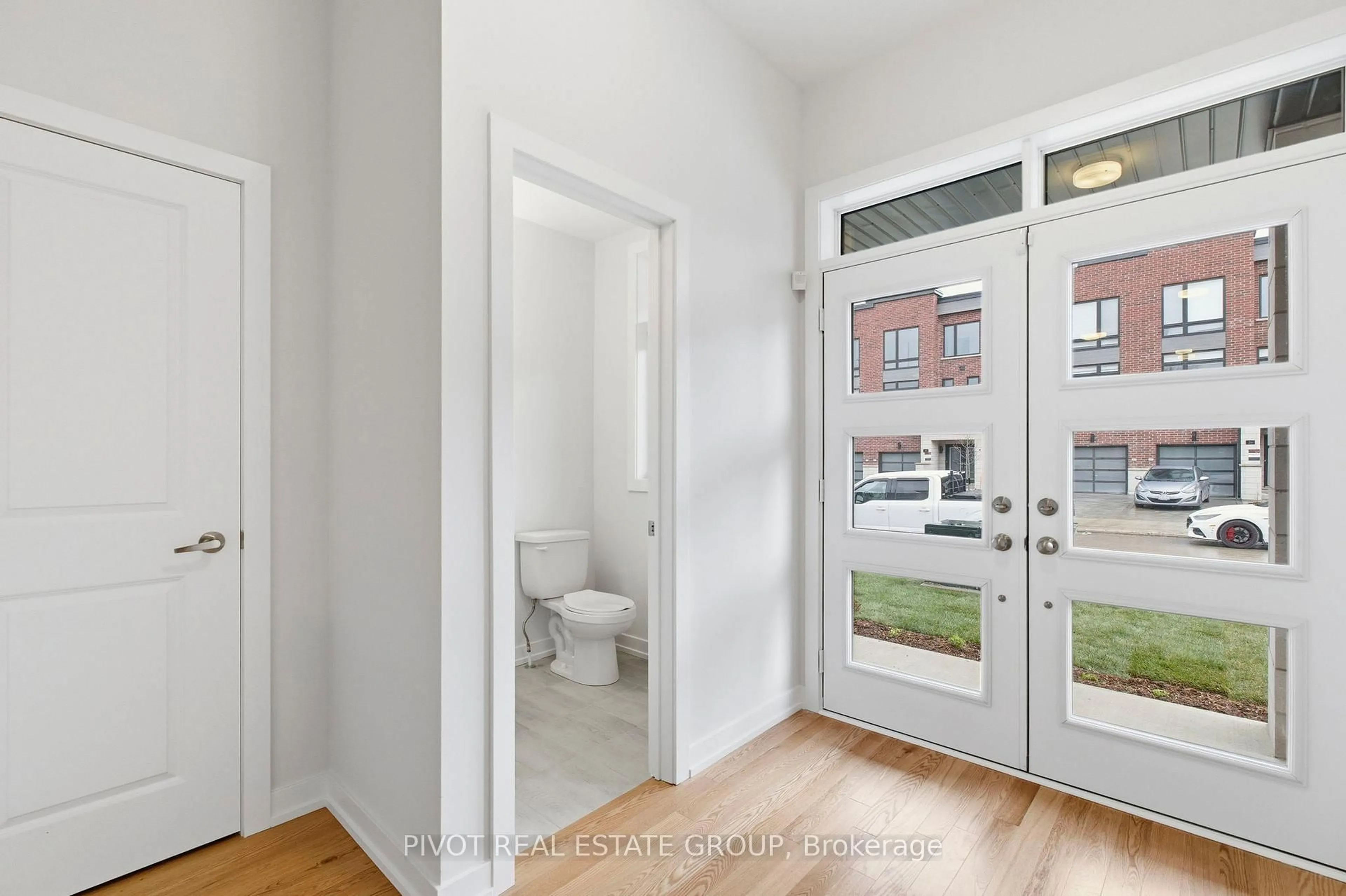 Indoor entryway for 41 Danielle Moore Circ, Toronto Ontario M1P 0G9