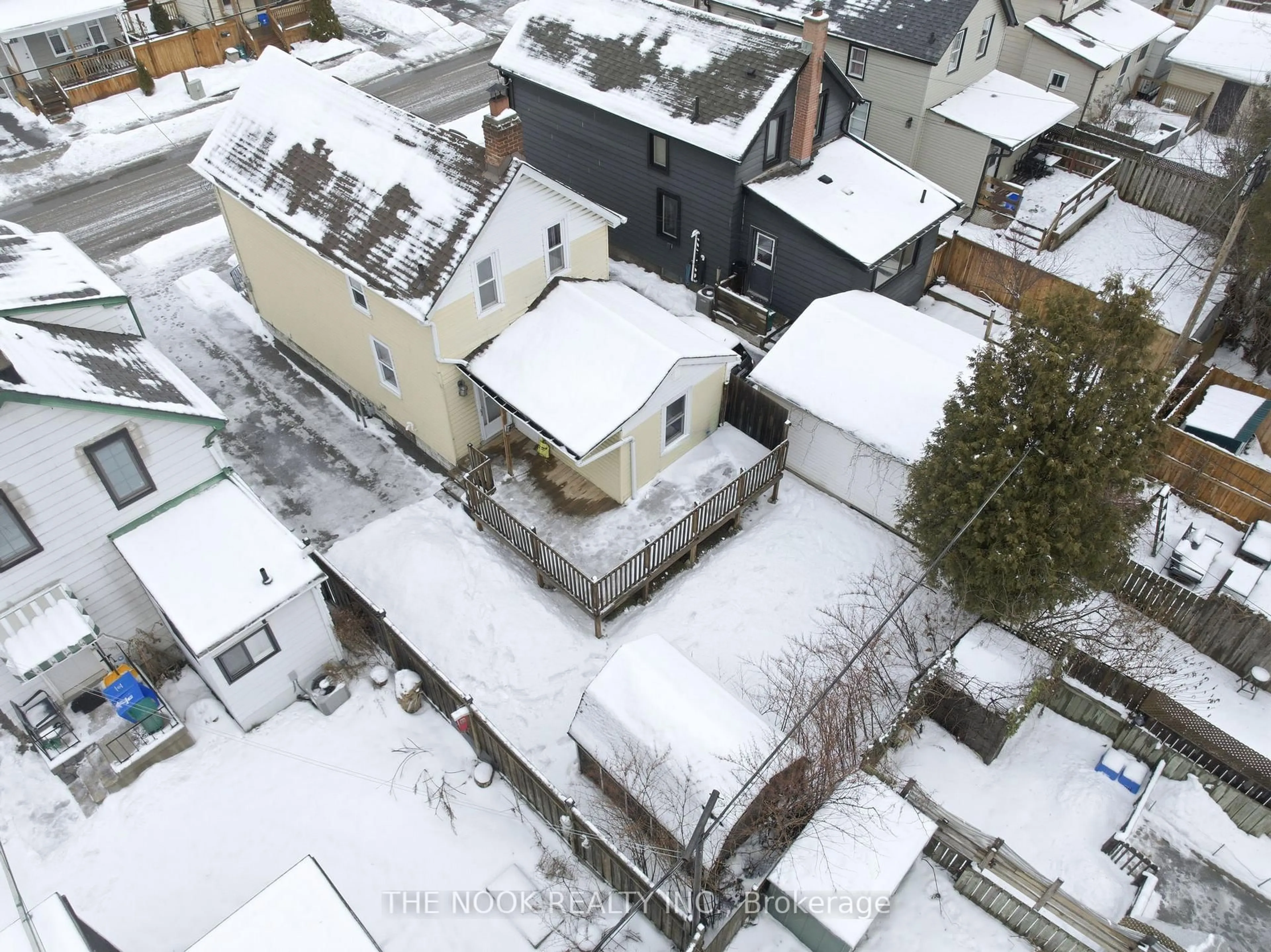 A pic from outside/outdoor area/front of a property/back of a property/a pic from drone, street for 115 Banting Ave, Oshawa Ontario L1H 2M5