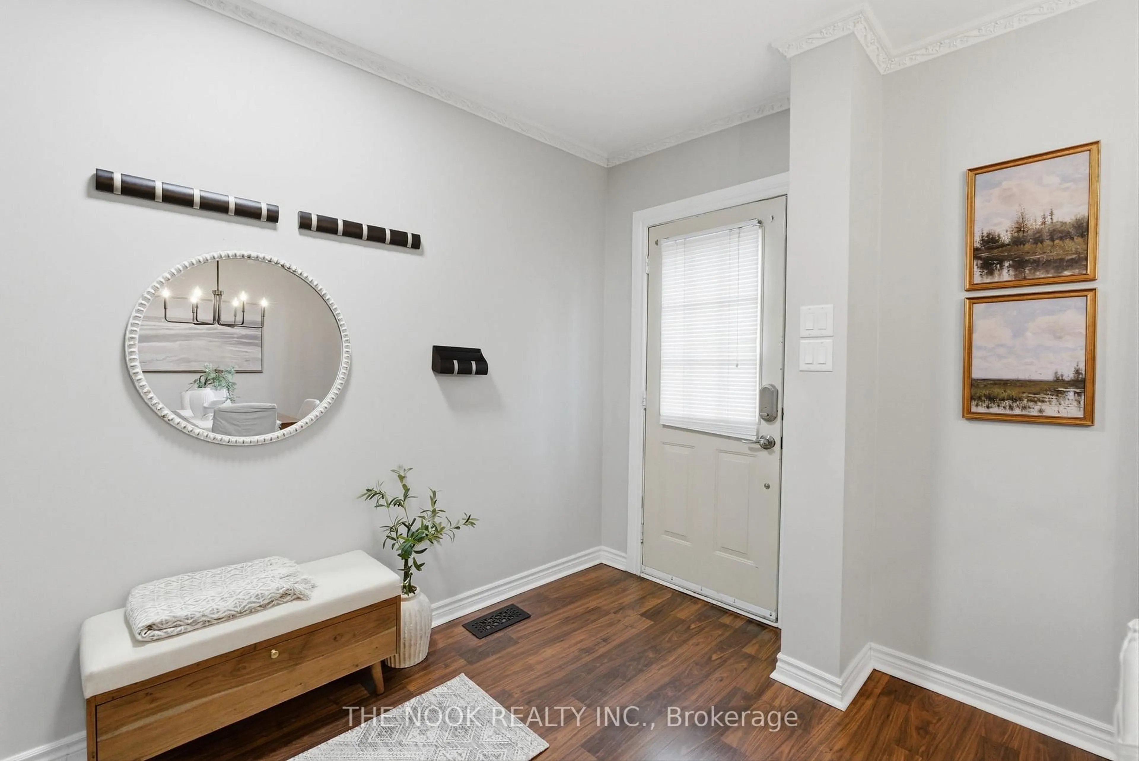 Indoor entryway for 115 Banting Ave, Oshawa Ontario L1H 2M5