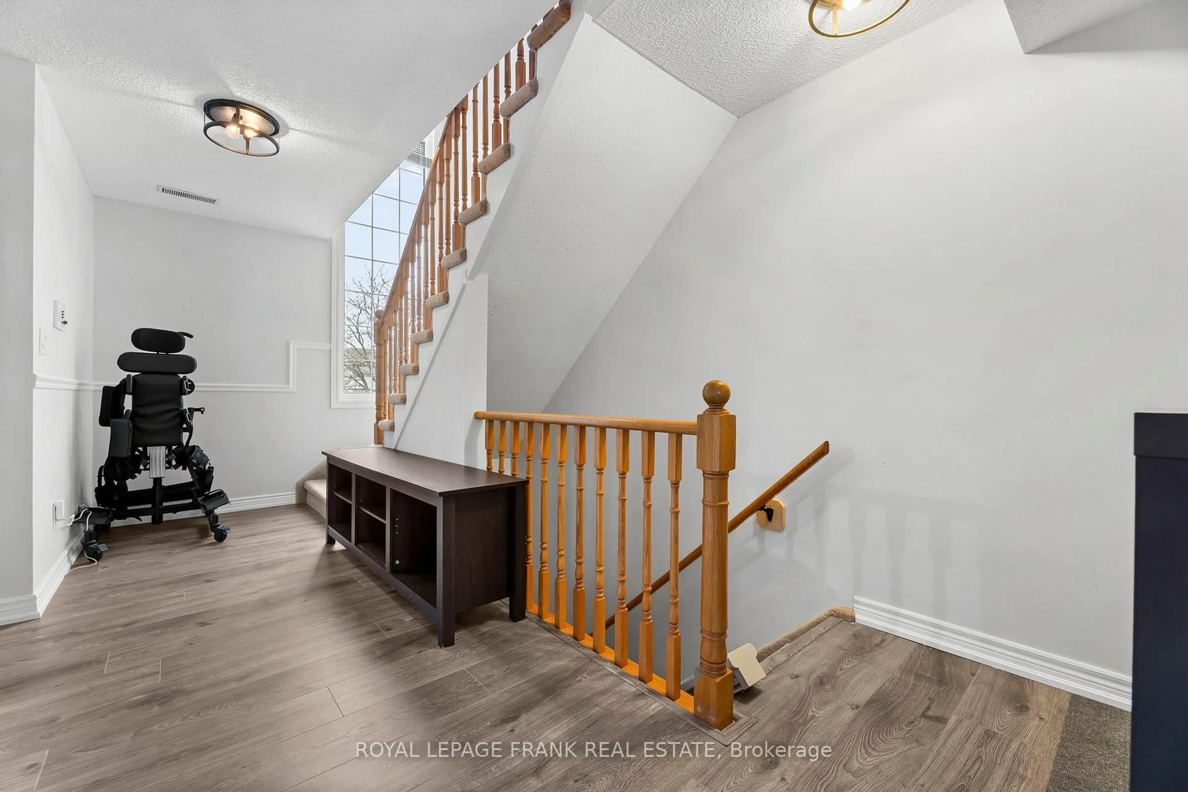 Indoor entryway for 1665 Nash Rd #E12, Clarington Ontario L1E 1S8