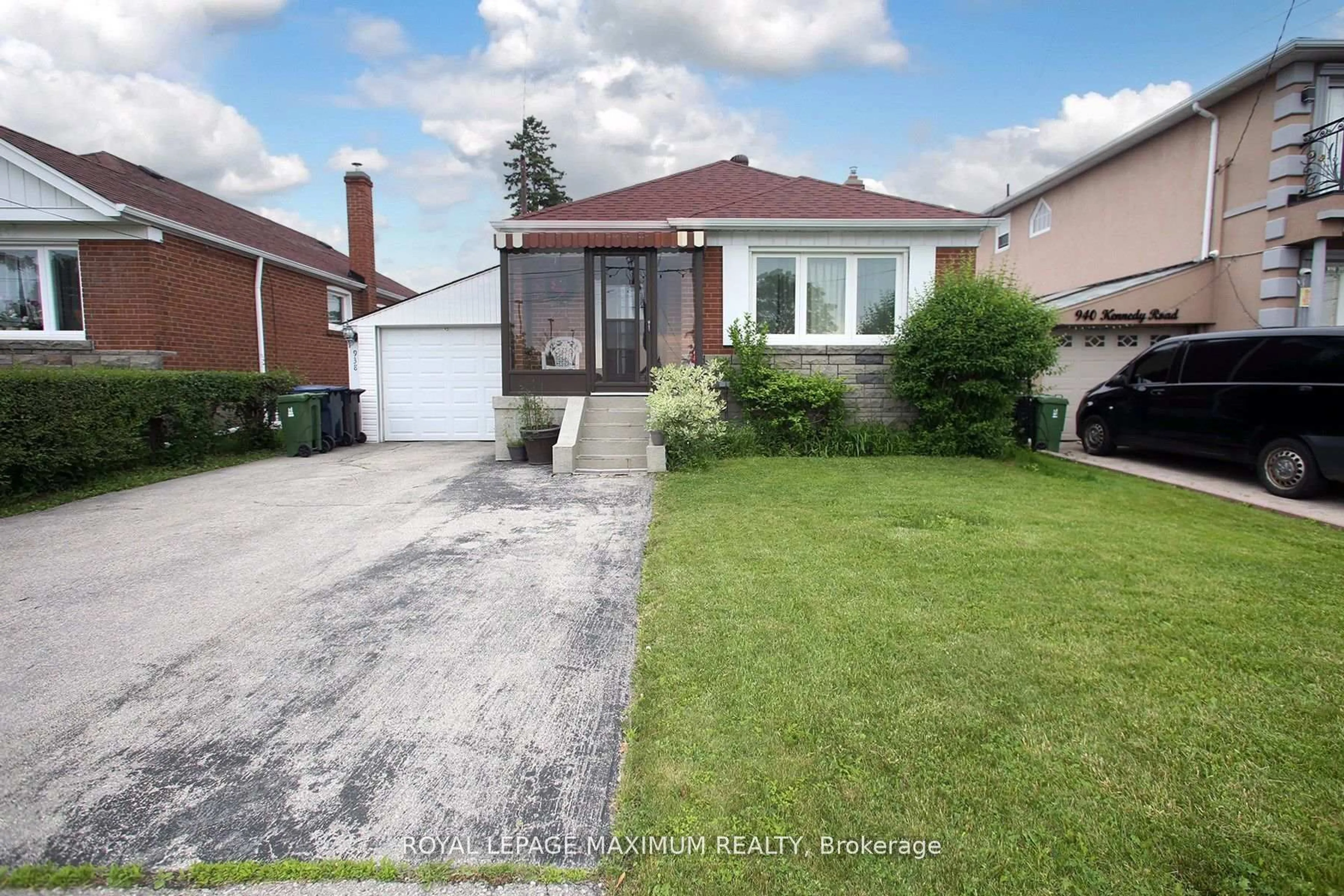 Home with brick exterior material, street for 938 Kennedy Rd, Toronto Ontario M1K 2G3