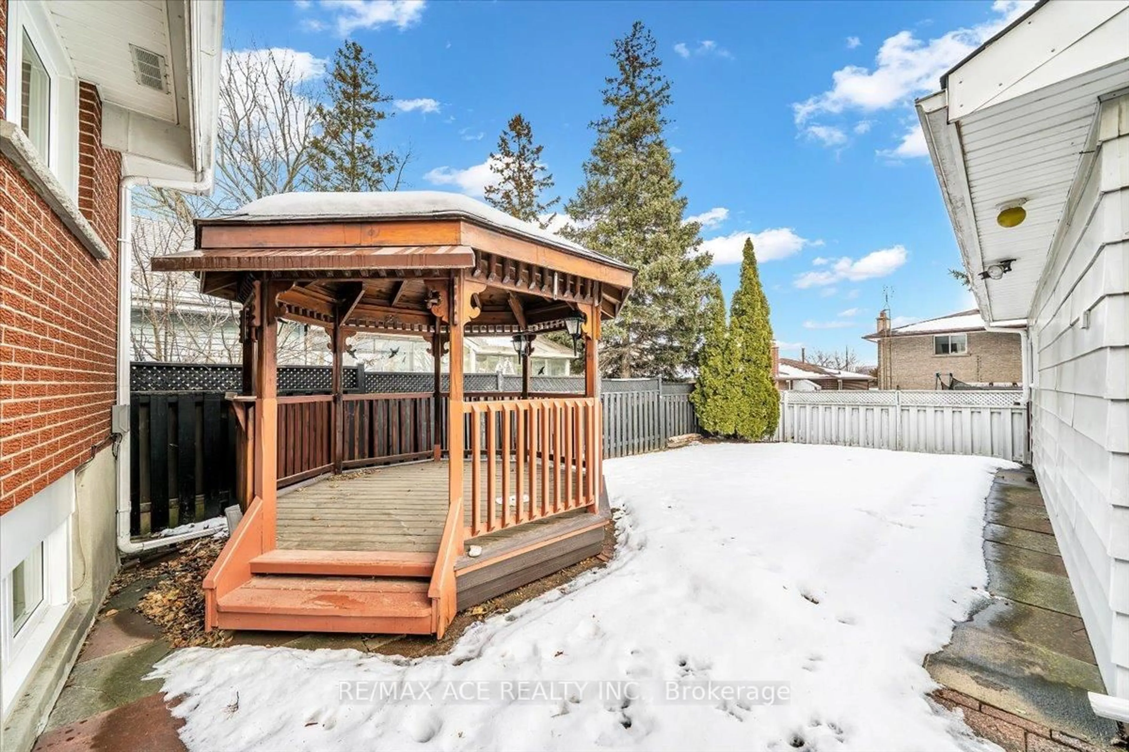 Patio, unknown for 265 Gibbons St, Oshawa Ontario L1J 4Y5