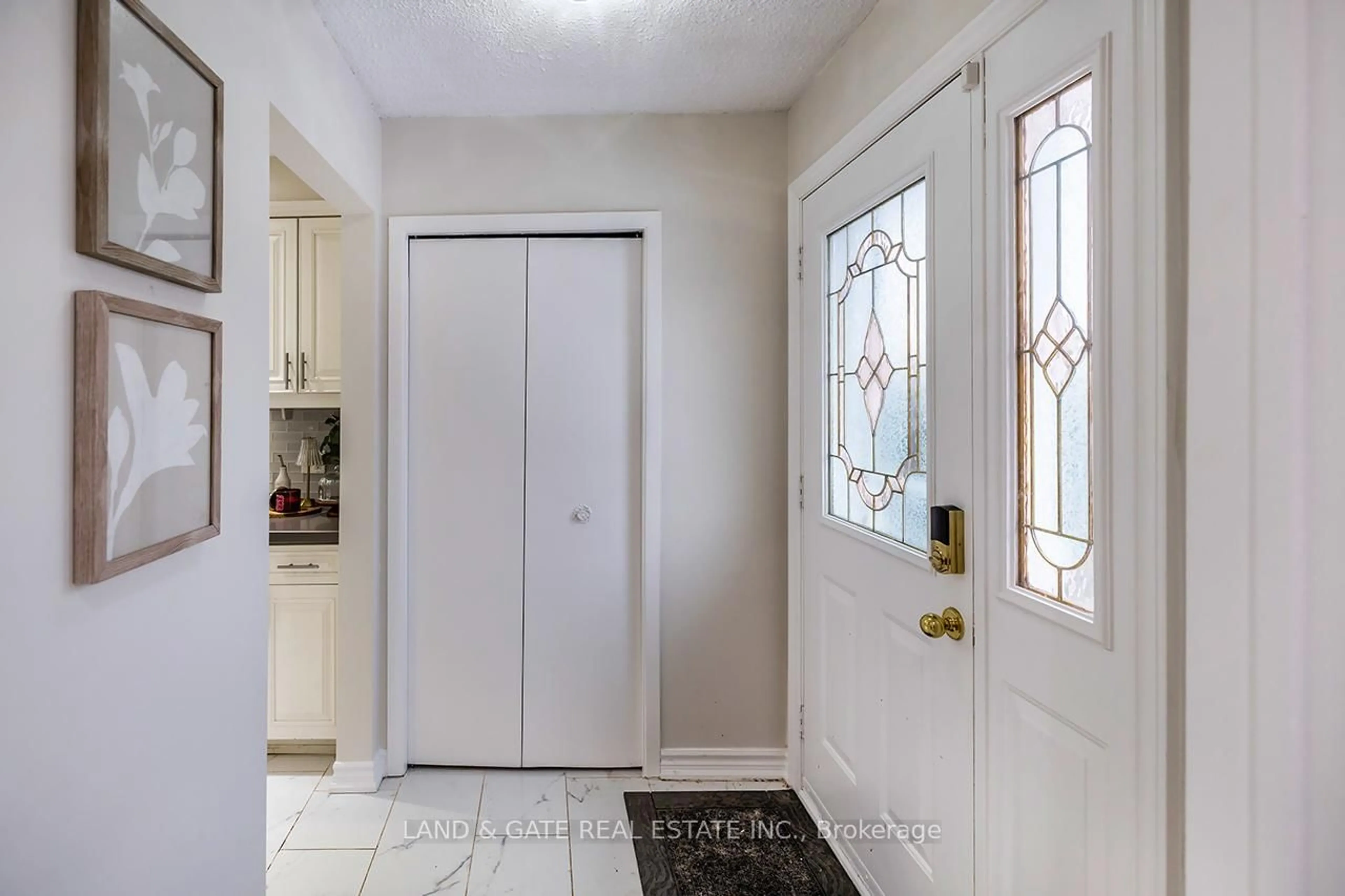 Indoor entryway for 1184 Eldorado Ave, Oshawa Ontario L1K 1J1