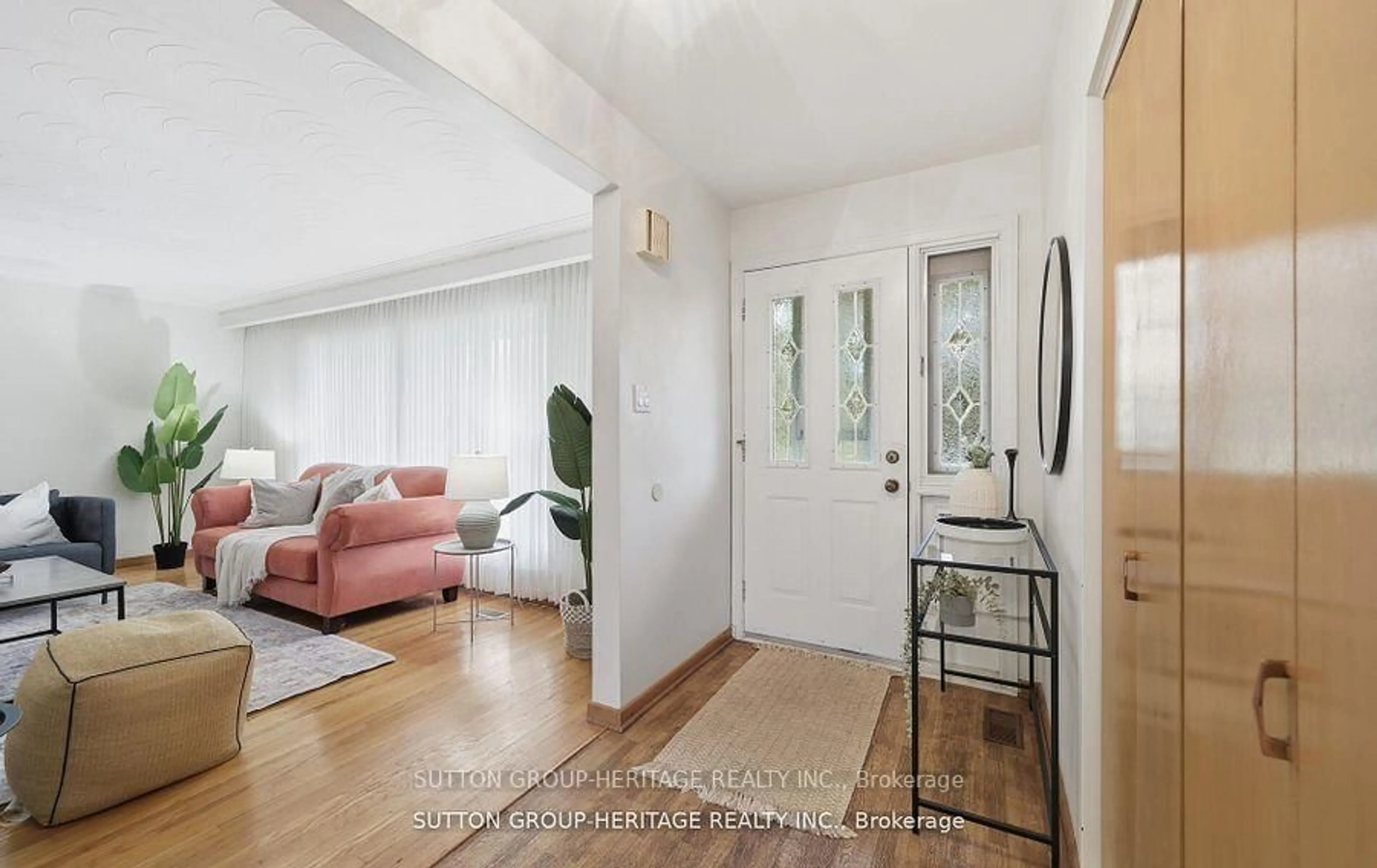 Indoor entryway for 40 Hills Rd, Ajax Ontario L1S 2W4