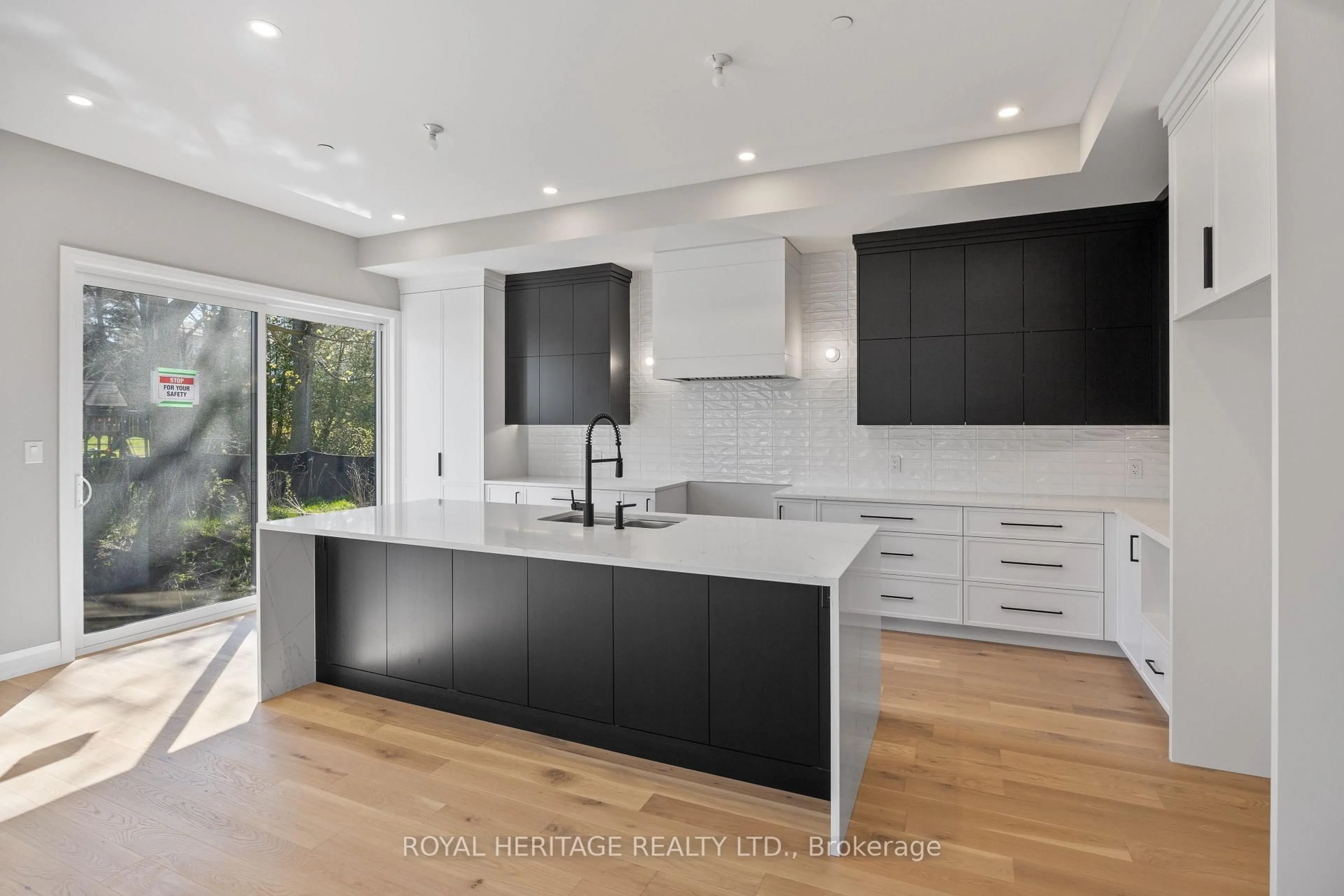 Contemporary kitchen, unknown for 25 Inverlynn Way, Whitby Ontario L1N 2S6