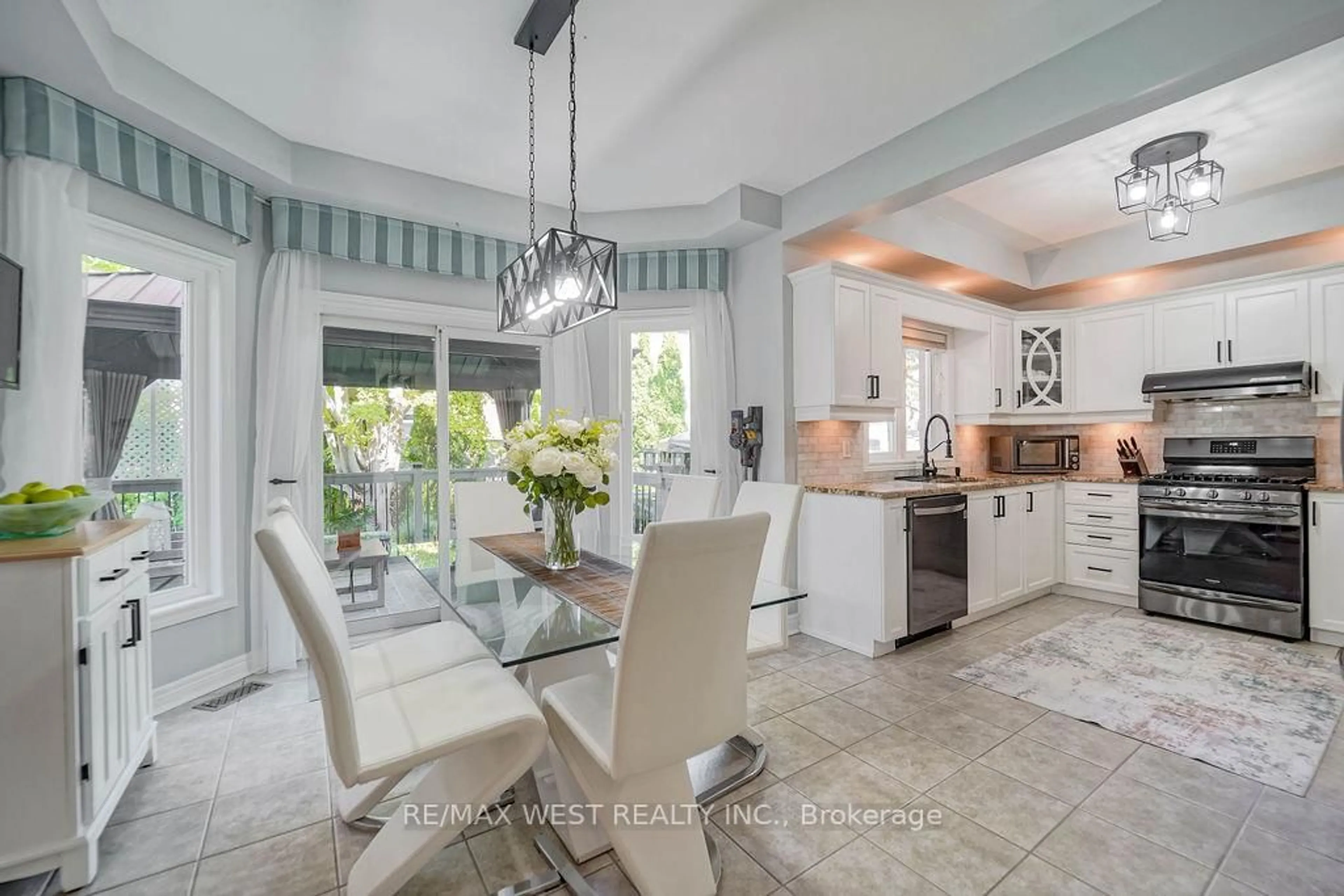 Open concept kitchen, ceramic/tile floor for 16 Tarsus Cres, Toronto Ontario M1C 2W7