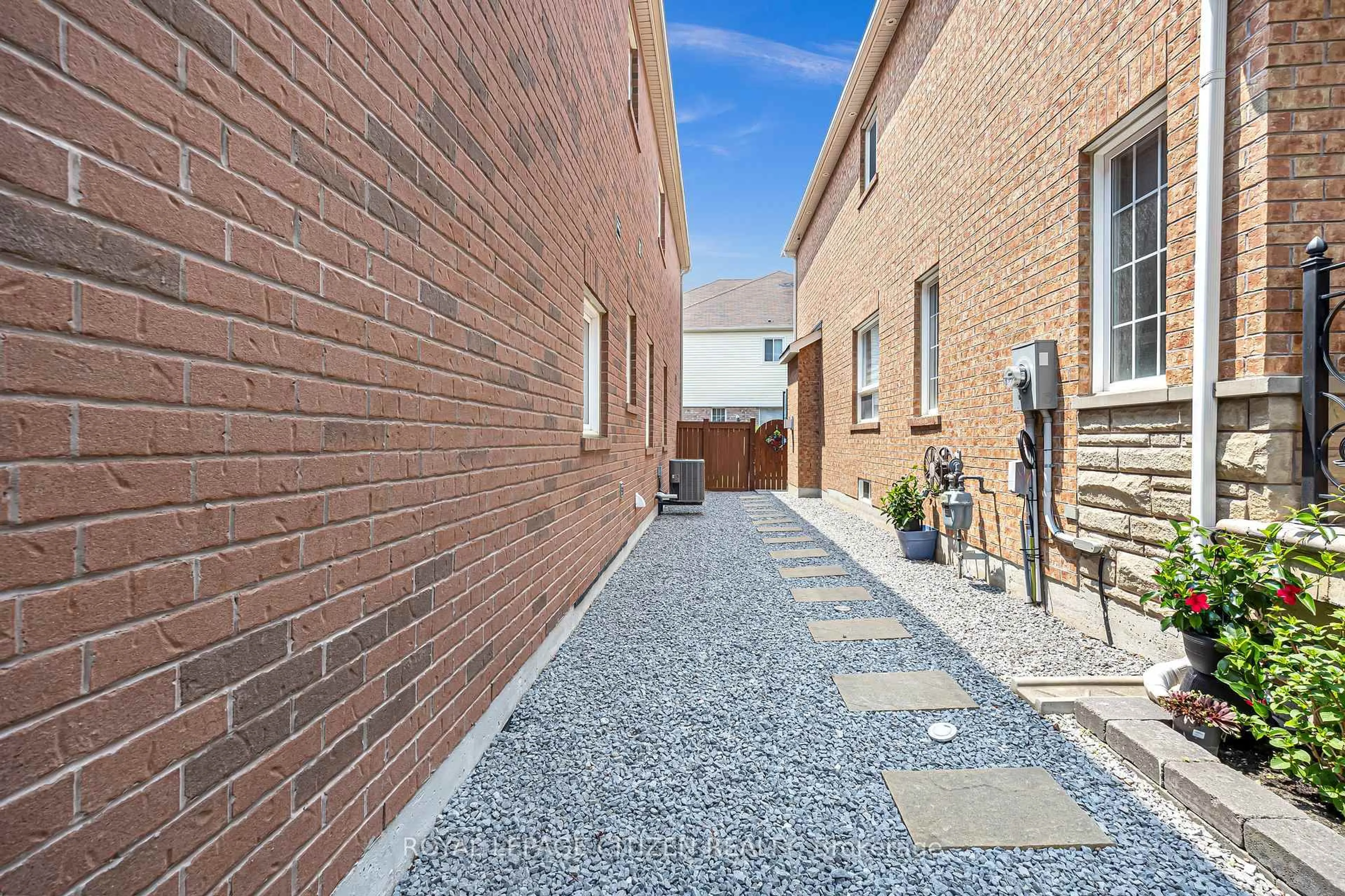 Unknown for 1882 Esterbrook Dr, Oshawa Ontario L1K 0N4