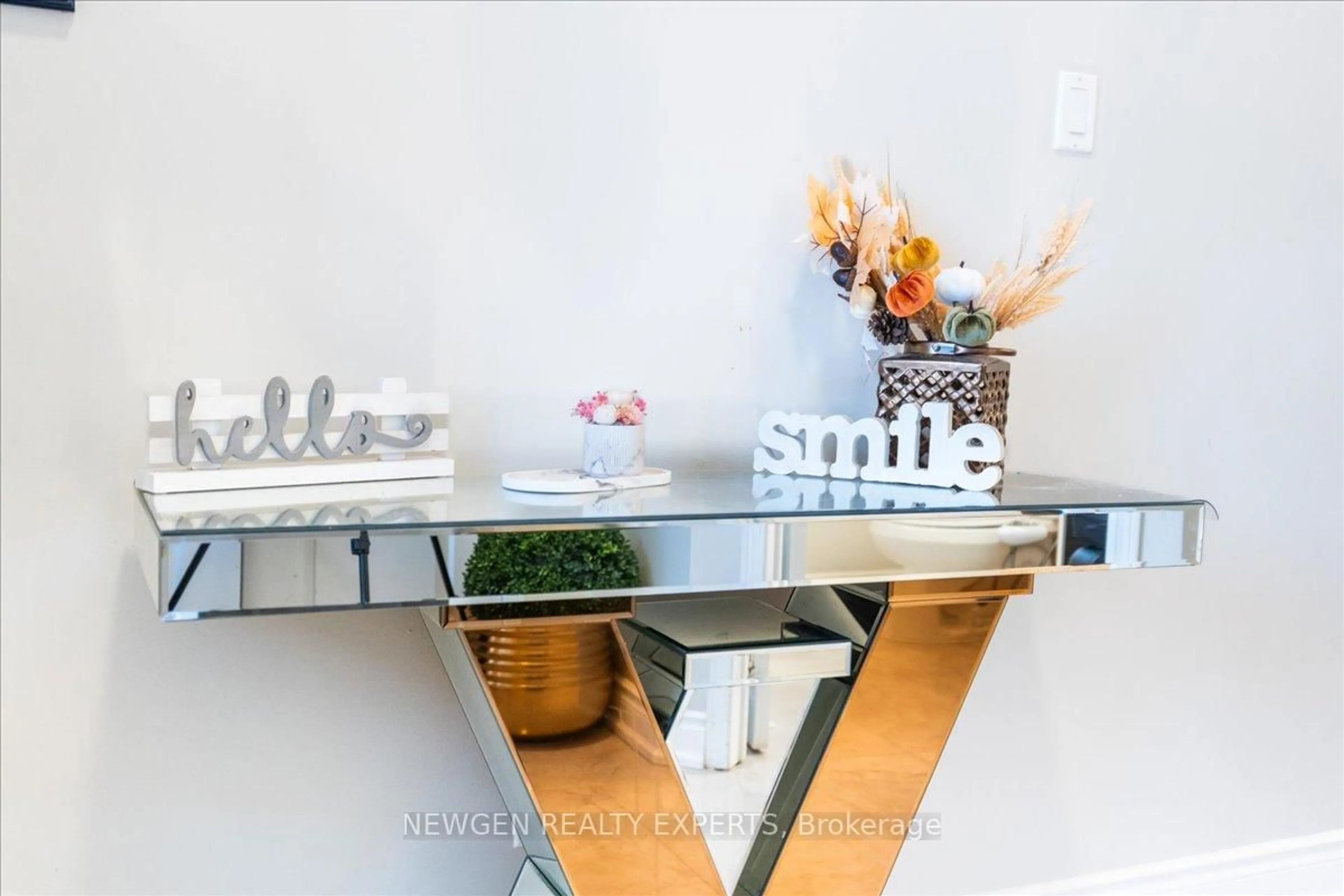 Indoor entryway for 35 Rivendell Tr, Toronto Ontario M1X 2C2