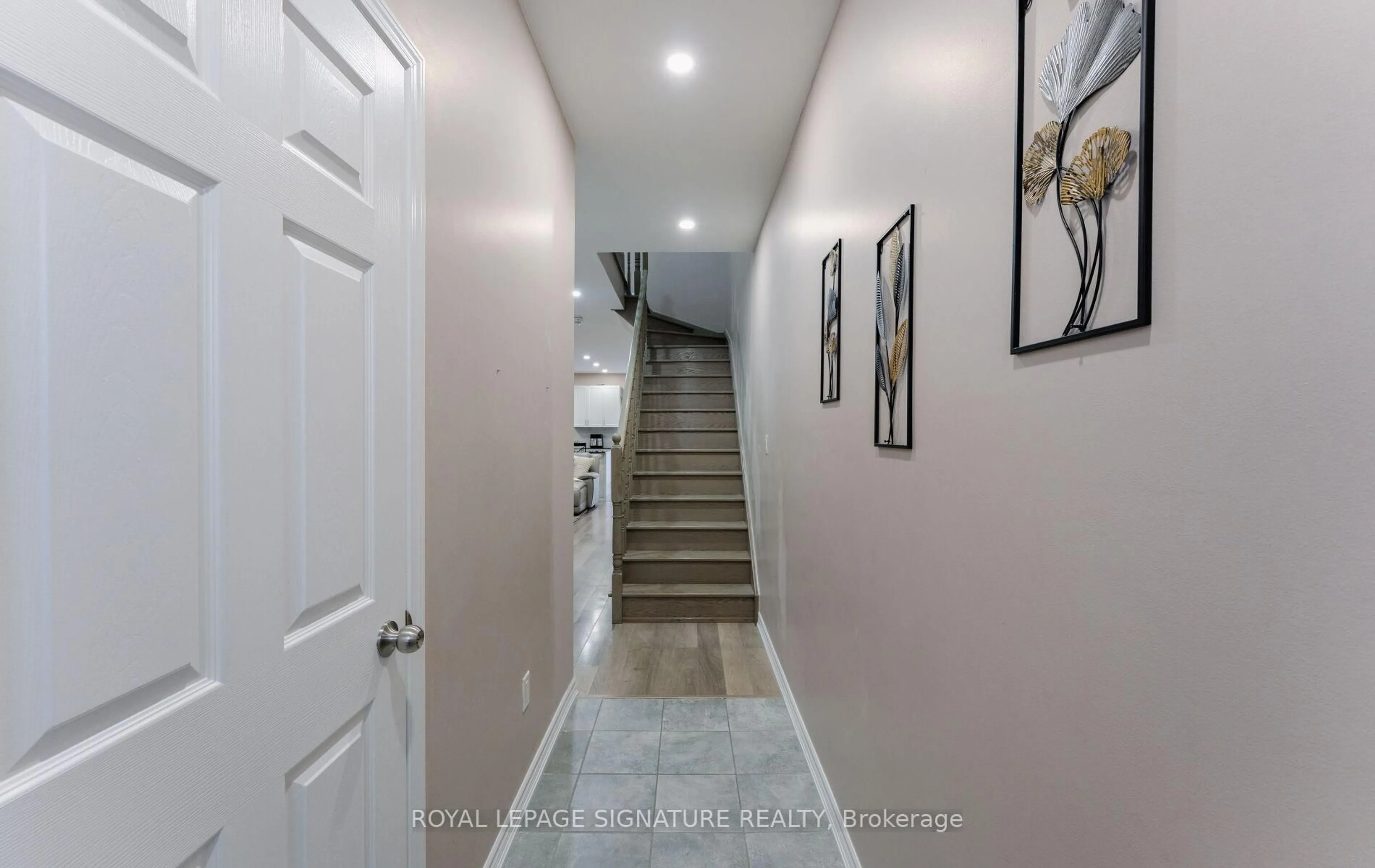 Indoor entryway for 20 Prospect Way, Whitby Ontario L1N 0L4