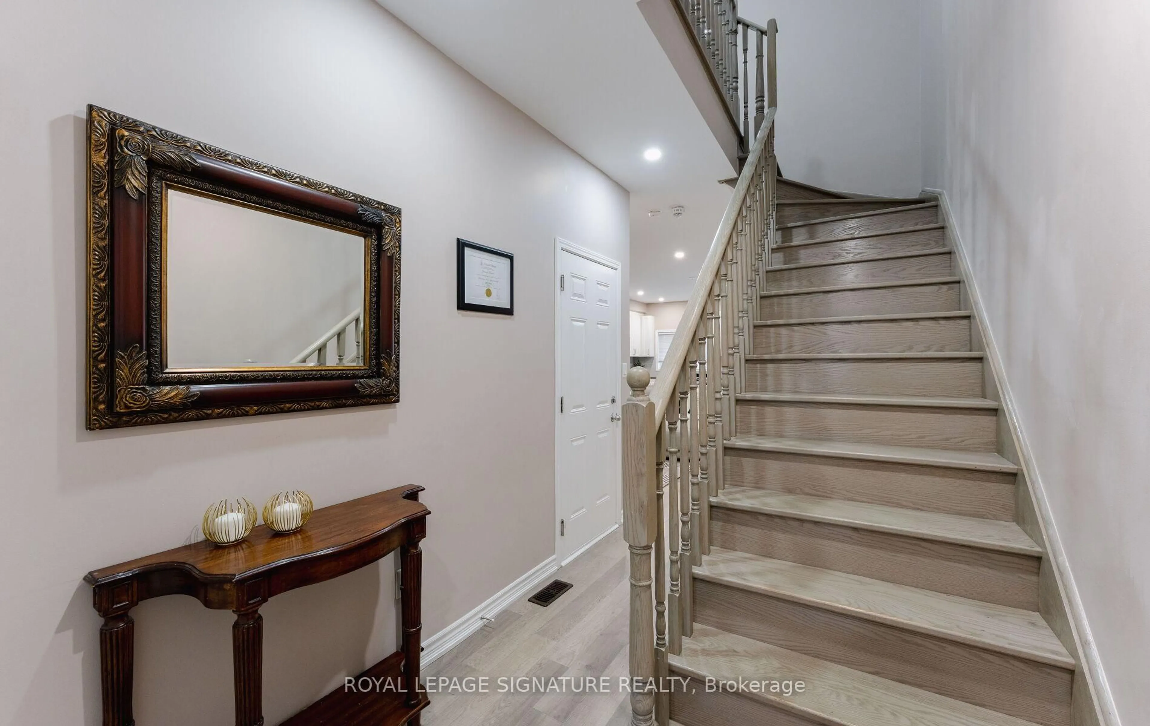 Indoor foyer for 20 Prospect Way, Whitby Ontario L1N 0L4