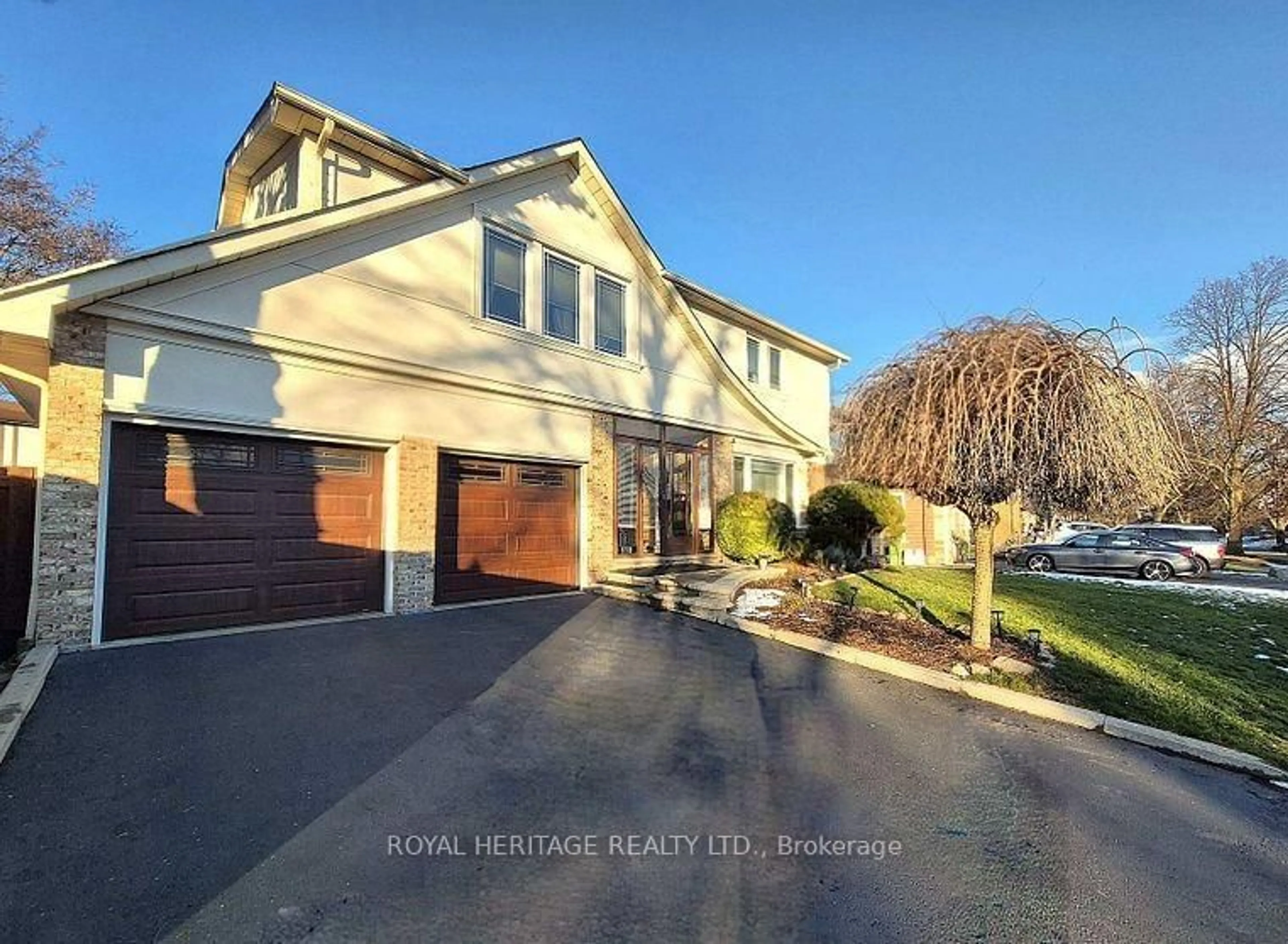 A pic from outside/outdoor area/front of a property/back of a property/a pic from drone, street for 110 Acheson Blvd, Toronto Ontario M1C 3E6