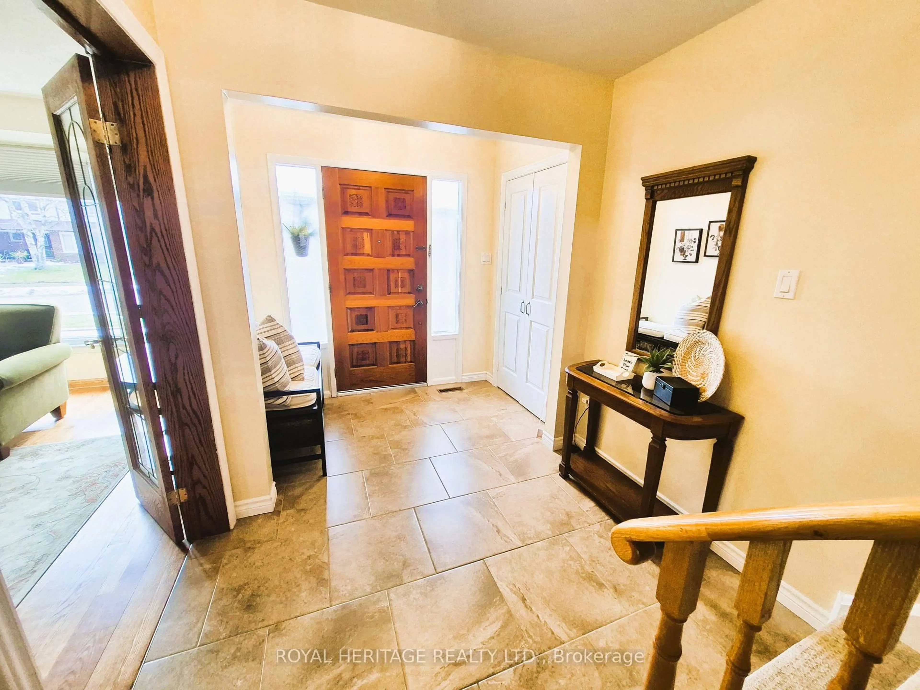 Indoor entryway for 110 Acheson Blvd, Toronto Ontario M1C 3E6