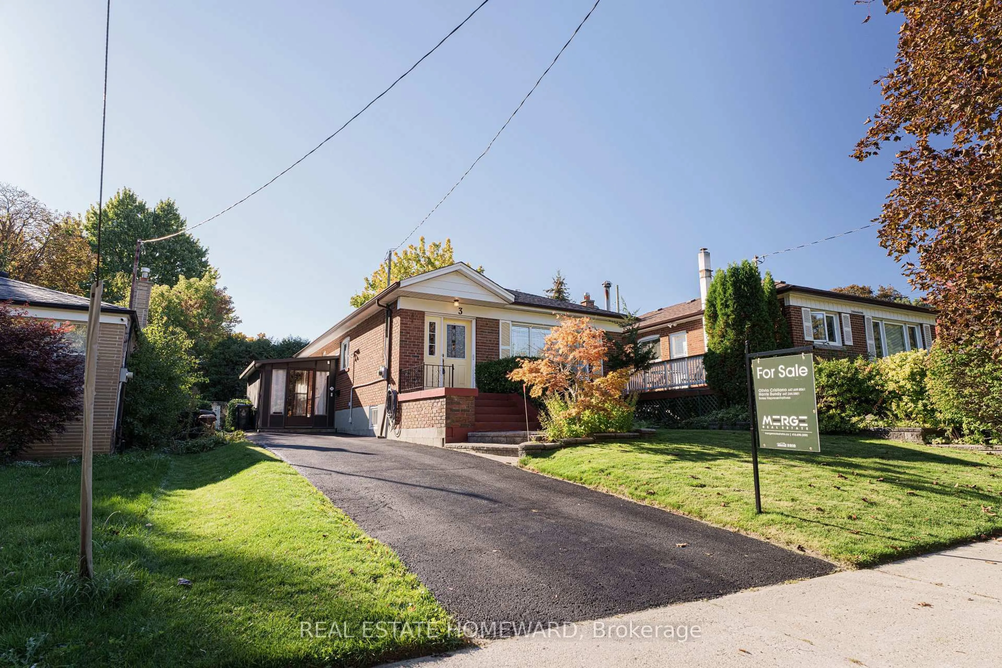 A pic from outside/outdoor area/front of a property/back of a property/a pic from drone, street for 3 Chestermere Blvd, Toronto Ontario M1J 2X5
