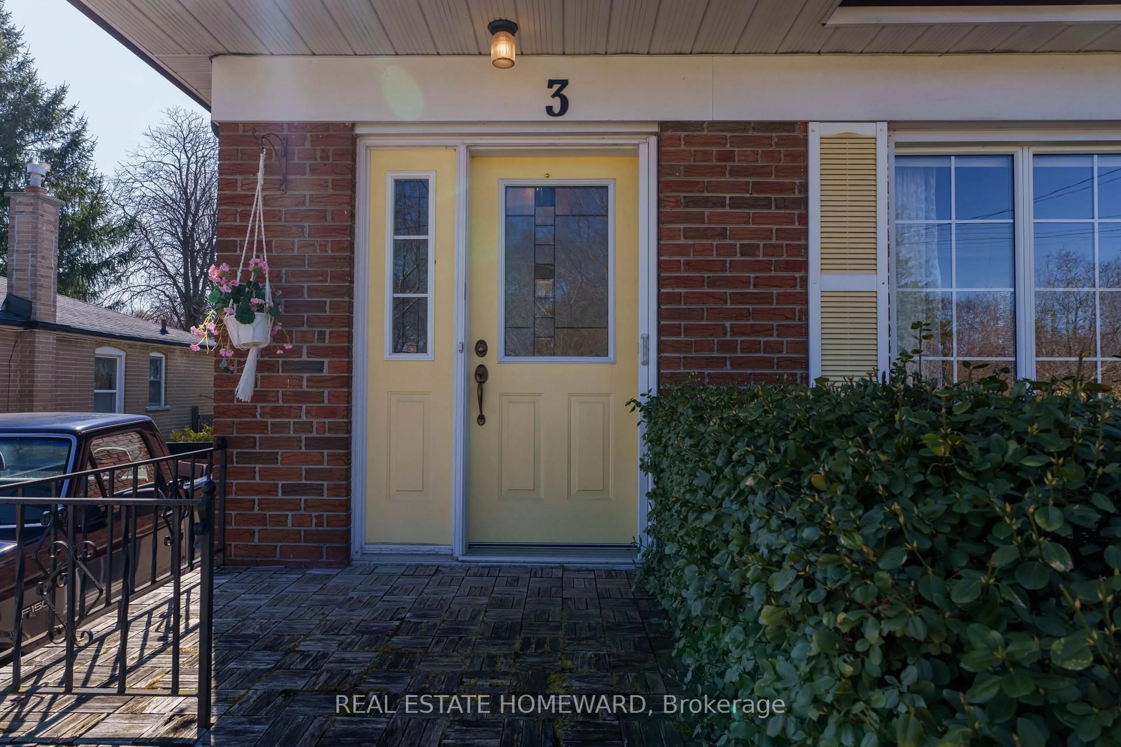 Indoor entryway for 3 Chestermere Blvd, Toronto Ontario M1J 2X5