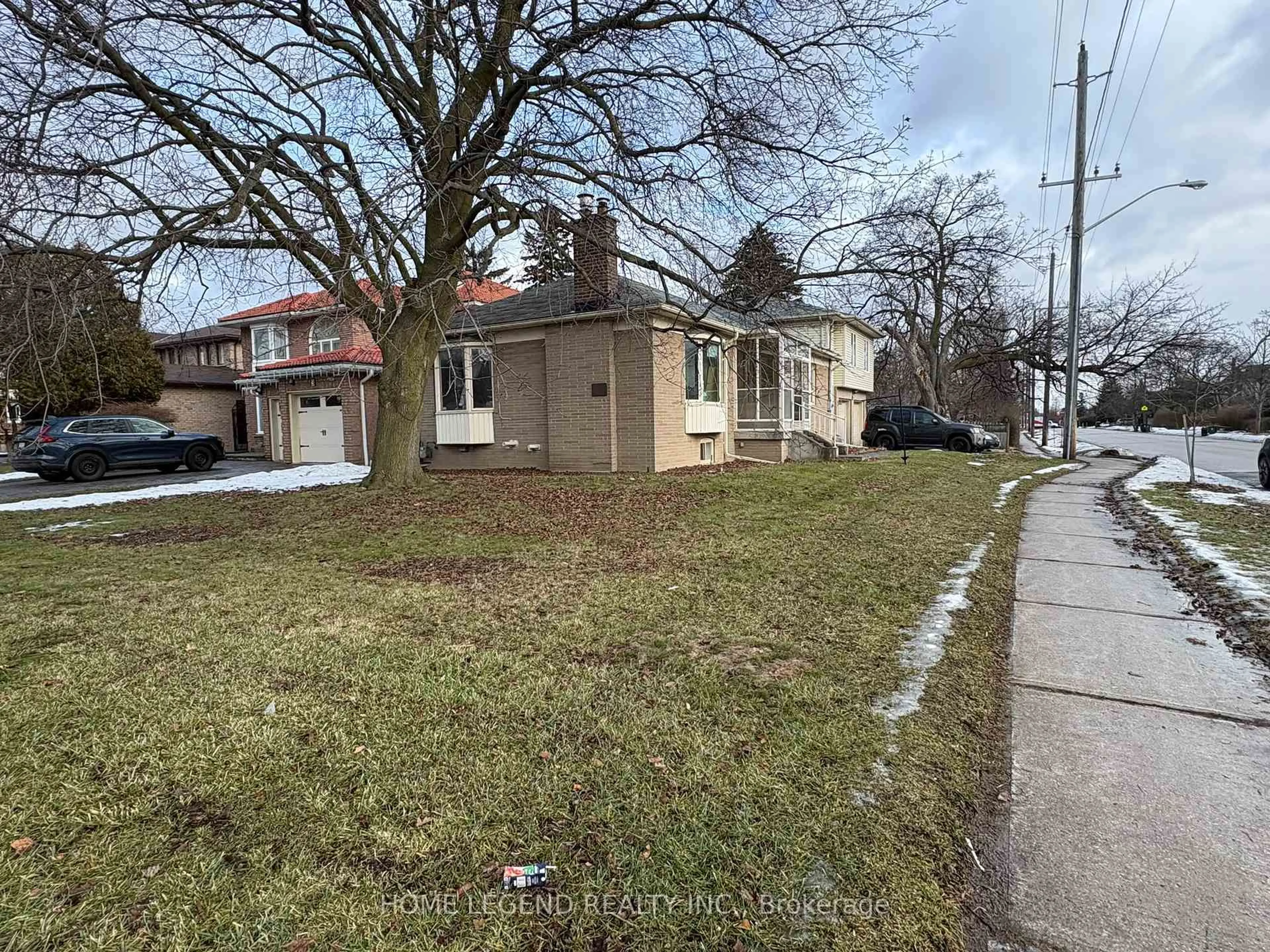 A pic from outside/outdoor area/front of a property/back of a property/a pic from drone, street for 96 Pitfield Rd, Toronto Ontario M1S 1Y6