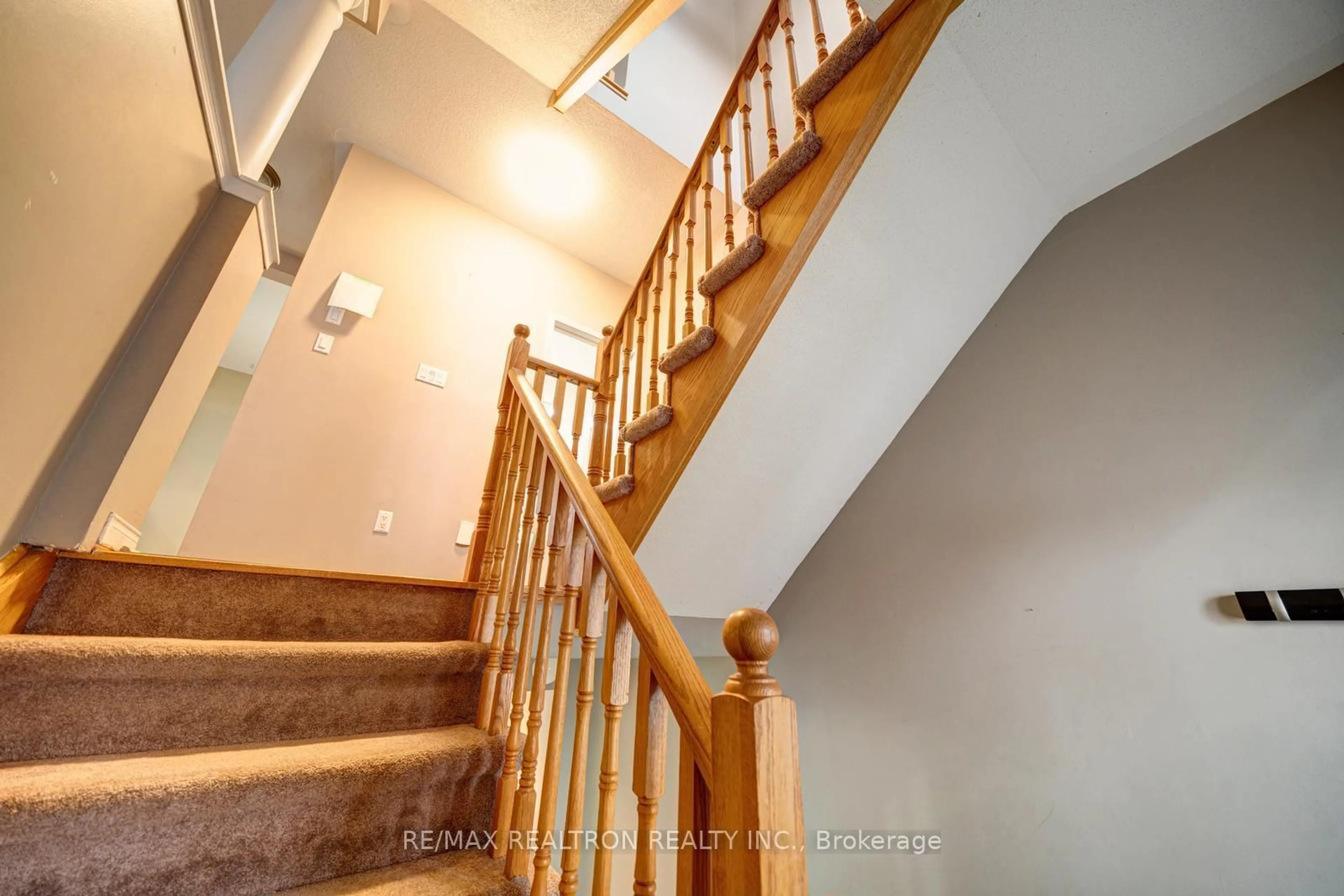 Stairs for 575 Steeple Hill ##39, Pickering Ontario L1V 7G3