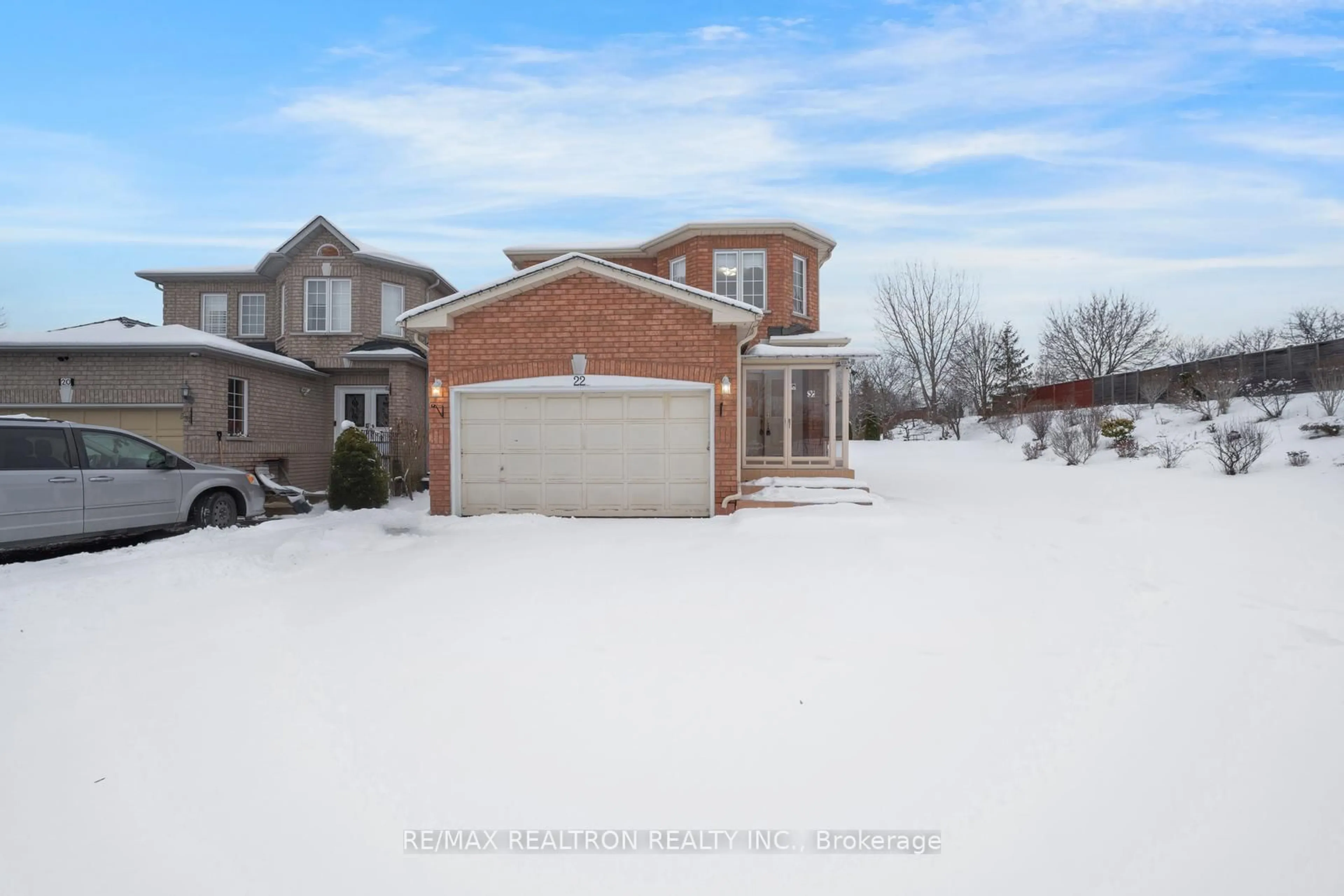 A pic from outside/outdoor area/front of a property/back of a property/a pic from drone, street for 22 Samuel Teitel Crt, Toronto Ontario M1X 1S7