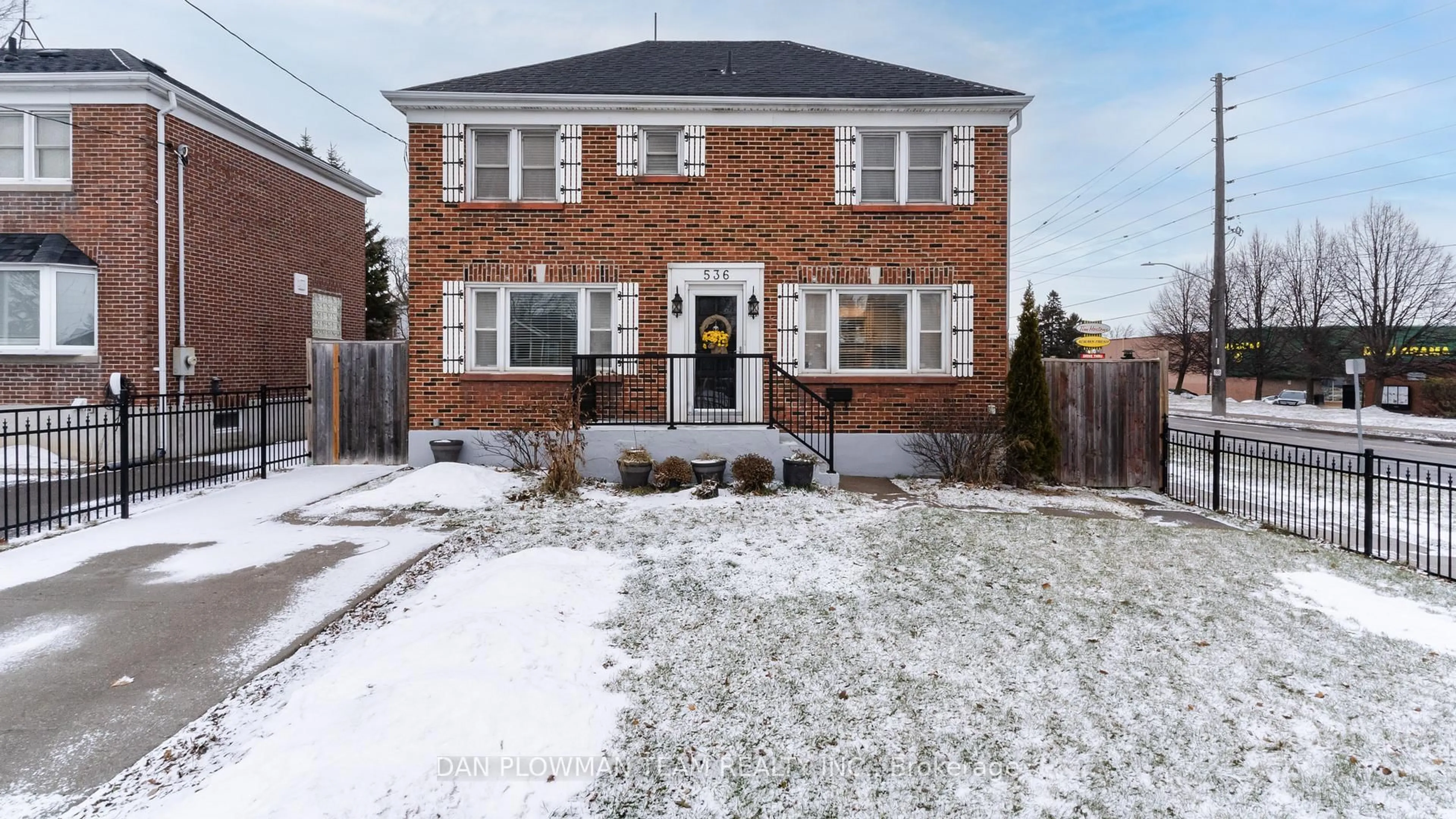Home with brick exterior material, street for 536 King St, Oshawa Ontario L1H 1G1