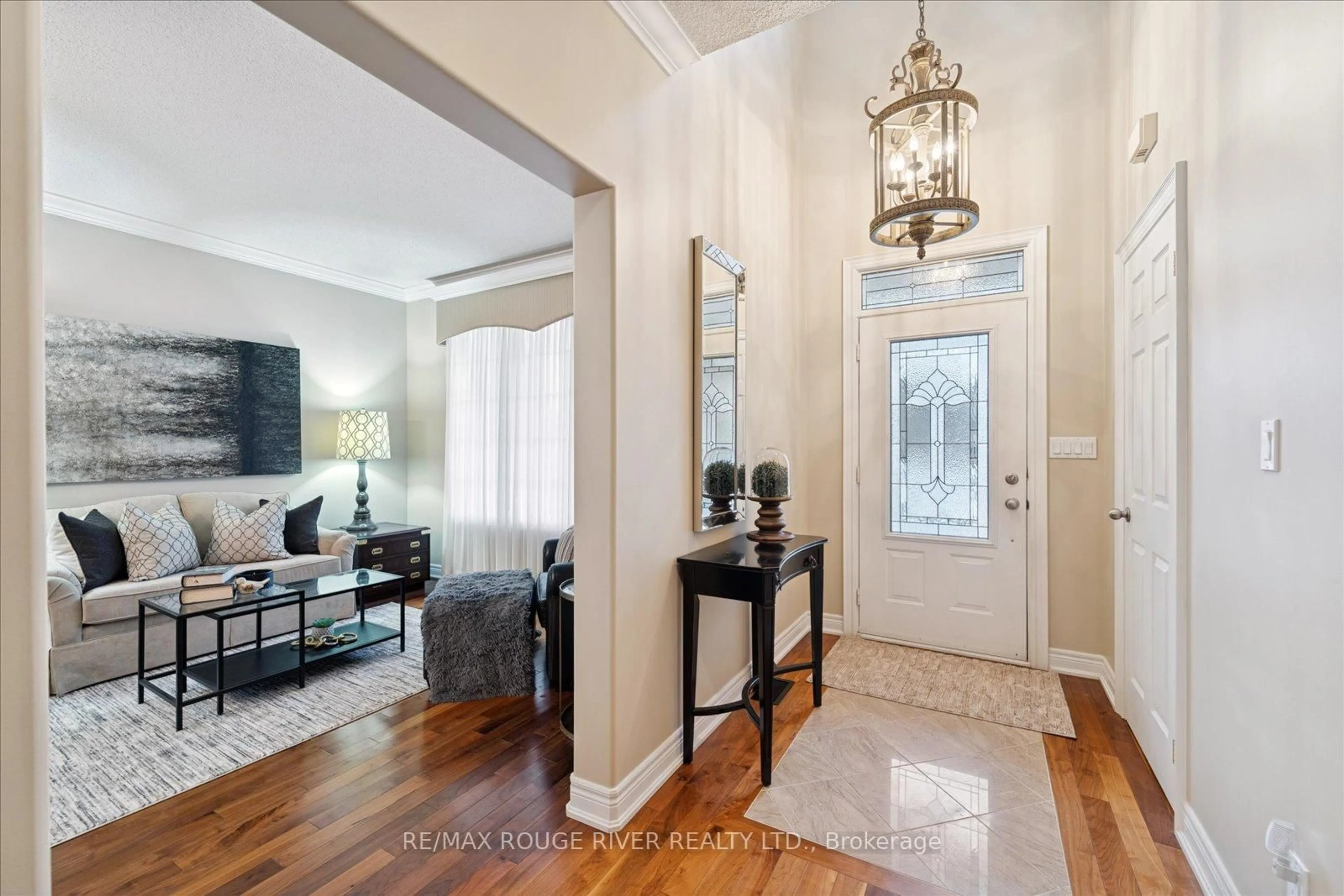 Indoor entryway for 45 Pebblebrook Cres, Whitby Ontario L1R 3P3