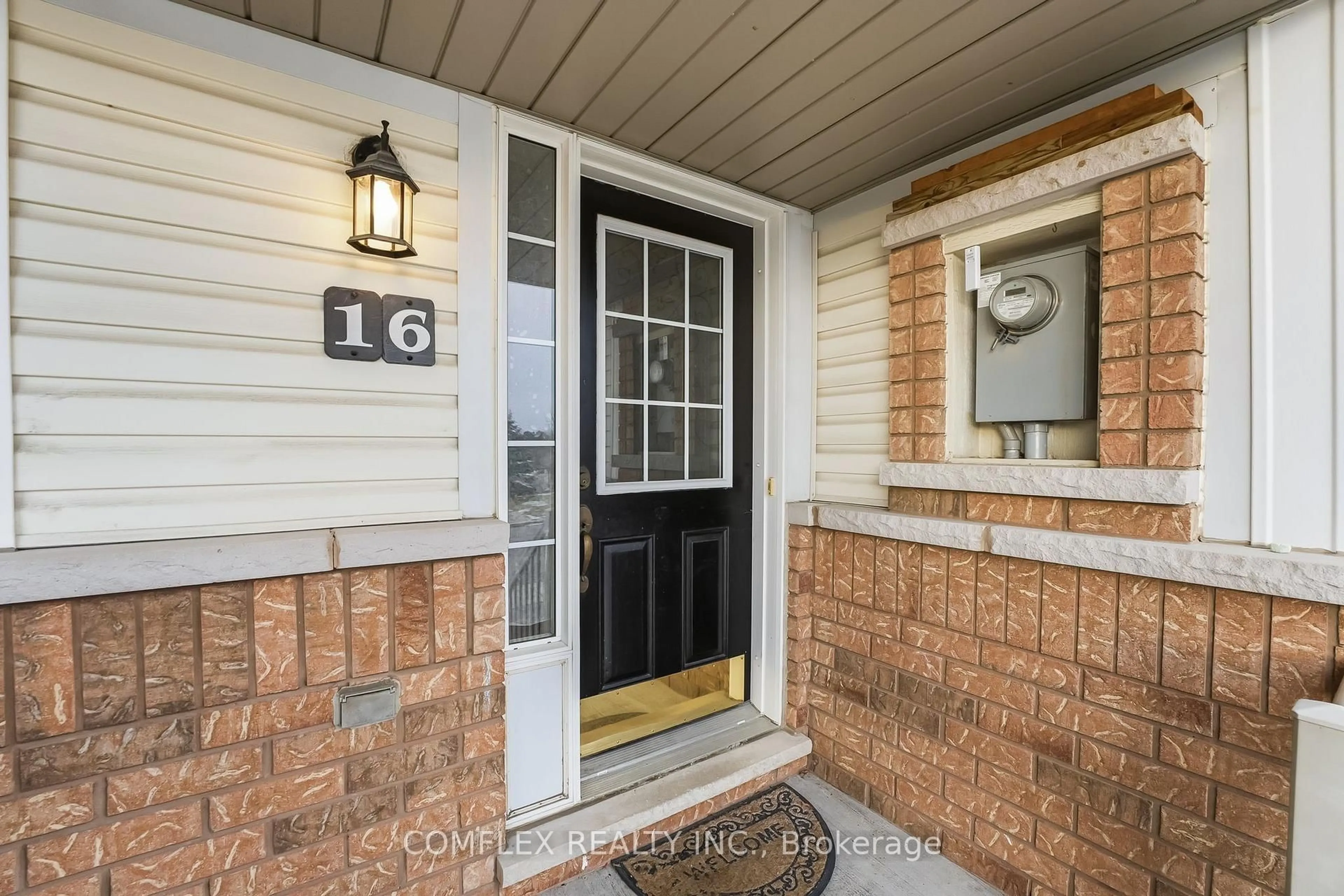 Indoor entryway for 16 Barkdale Way, Whitby Ontario L1N 0E9