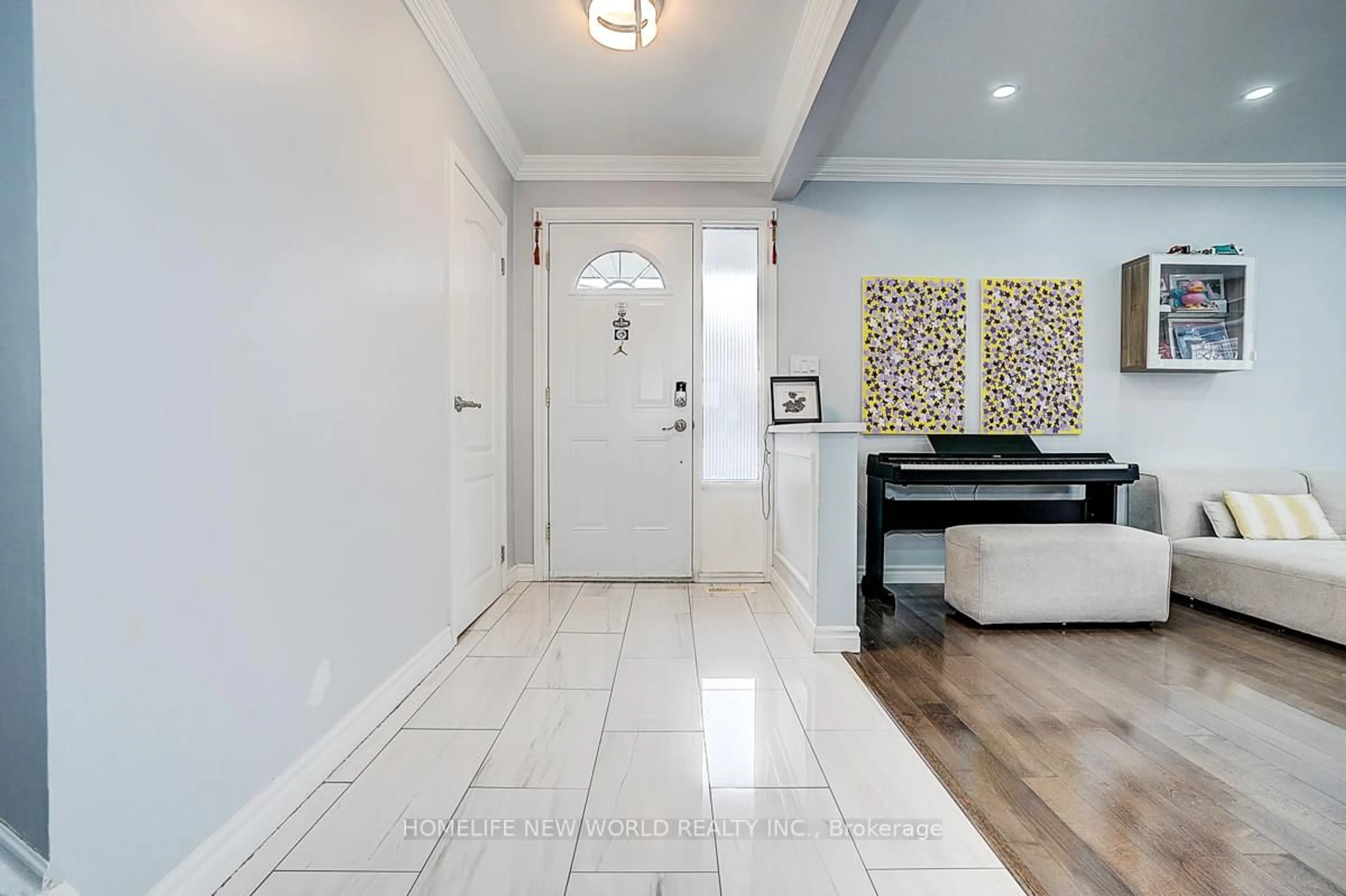 Indoor entryway for 47 Manorglen Cres, Toronto Ontario M1S 1W3