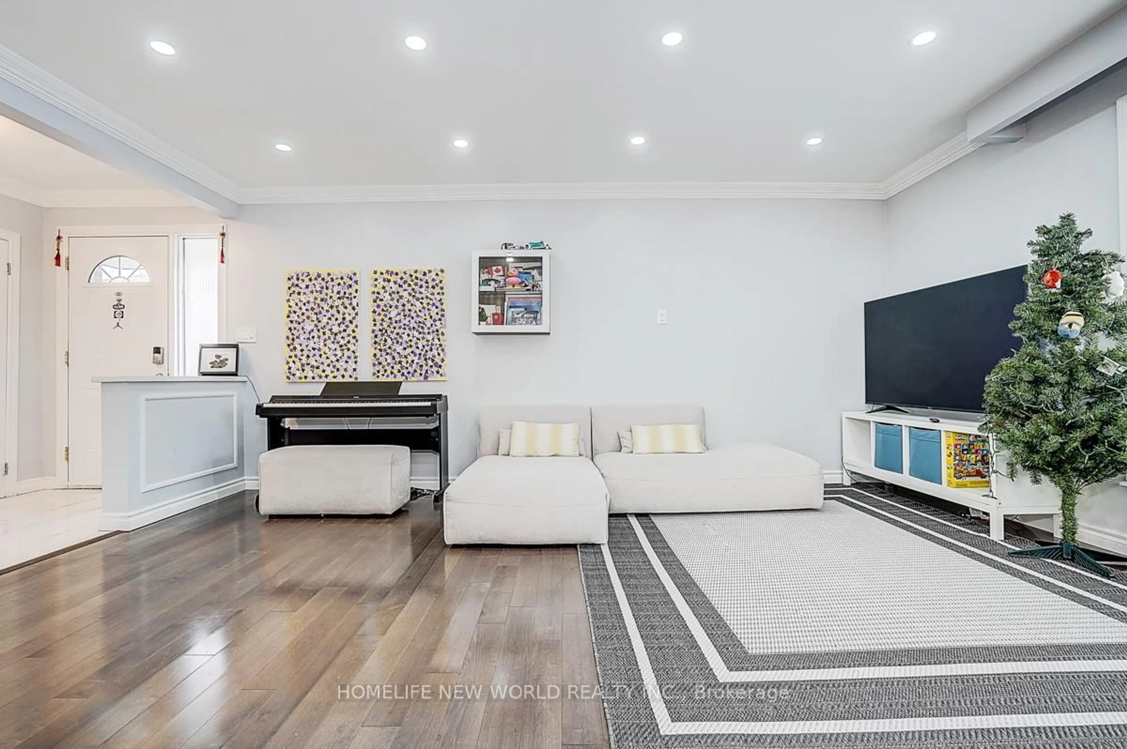 Living room with furniture, unknown for 47 Manorglen Cres, Toronto Ontario M1S 1W3