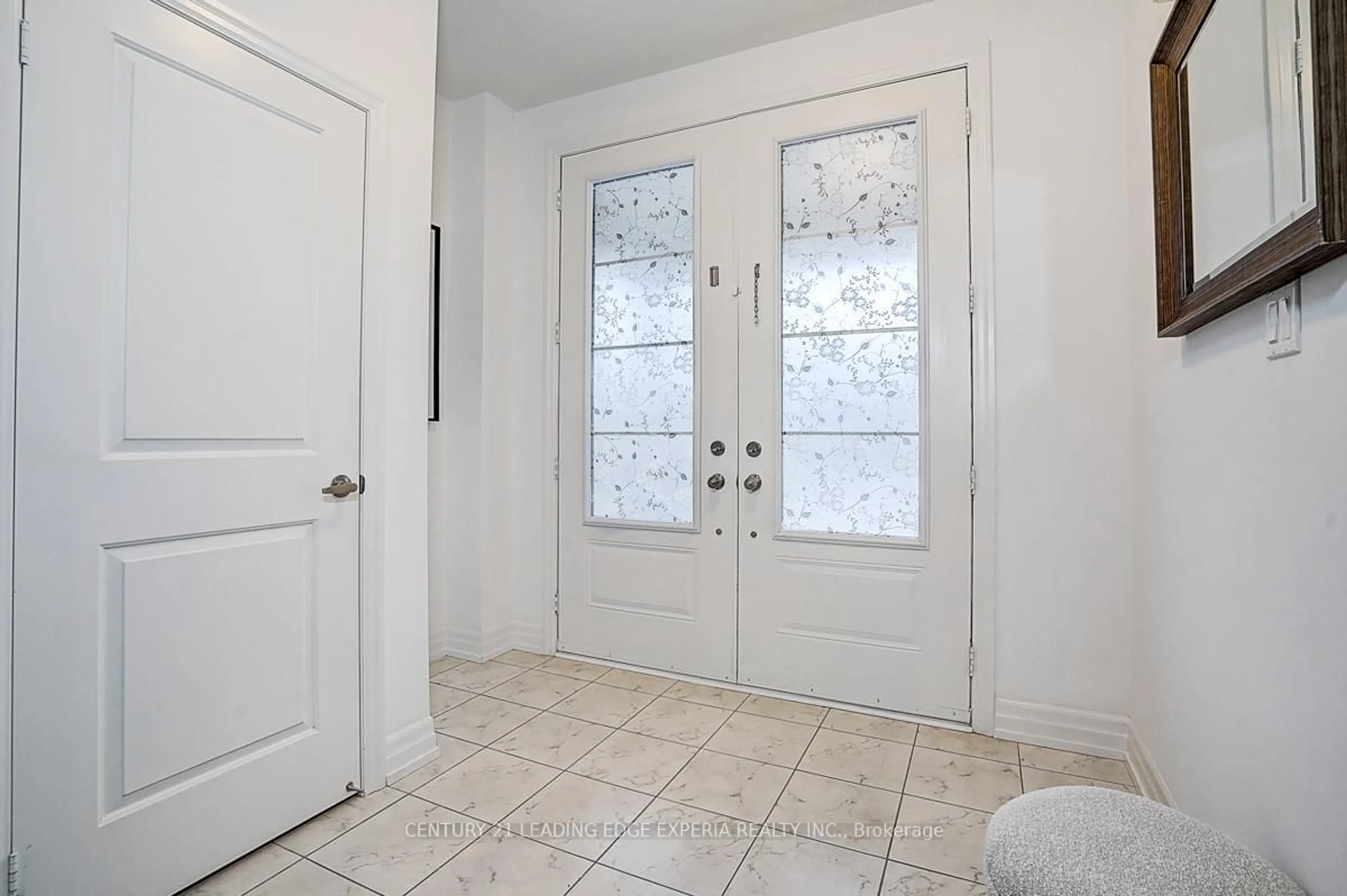 Indoor entryway for 11 Micklefield Ave, Whitby Ontario L1P 0C2