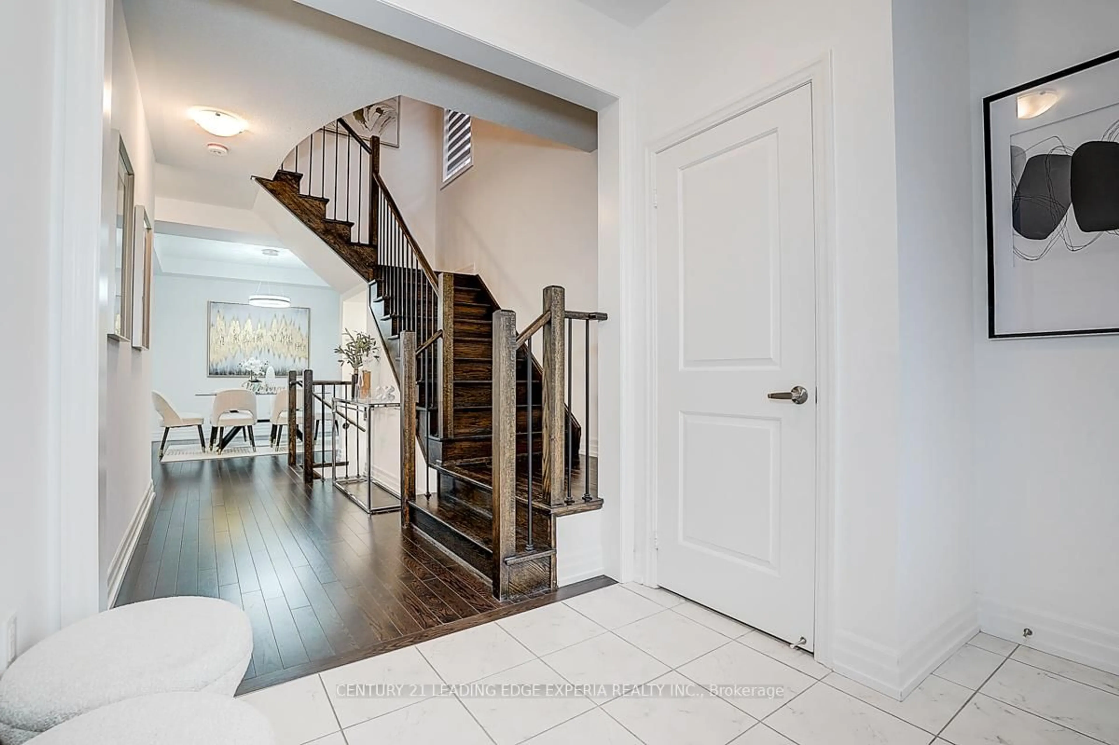 Indoor entryway for 11 Micklefield Ave, Whitby Ontario L1P 0C2