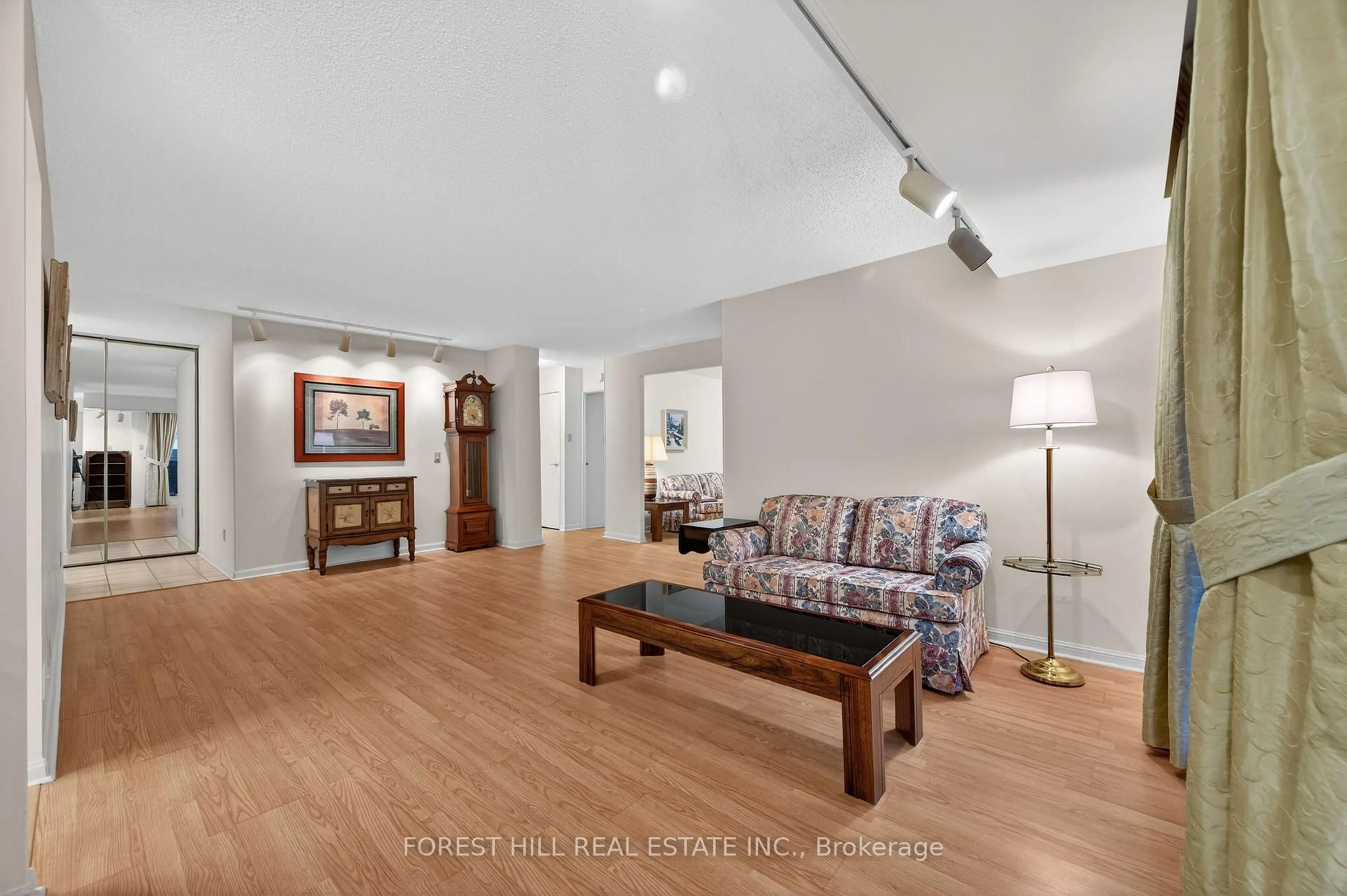 Living room with furniture, wood/laminate floor for 40 Chichester Pl #504, Toronto Ontario M1T 3R6