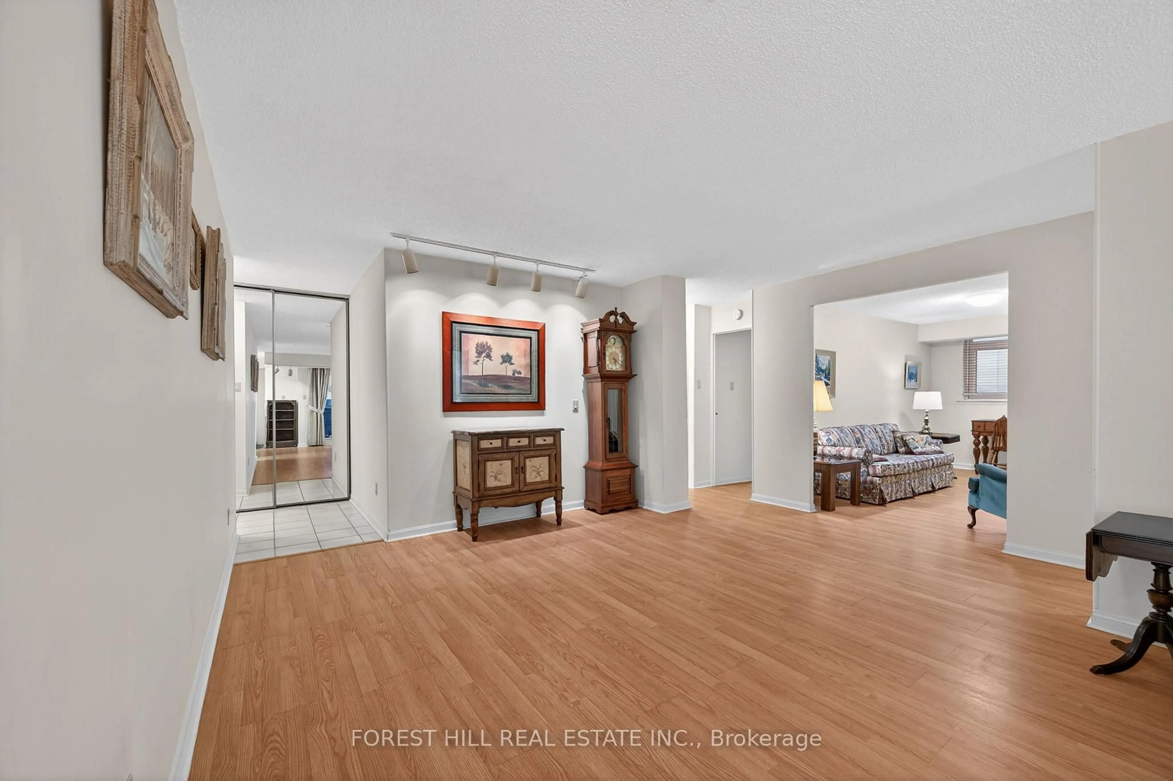 Indoor foyer for 40 Chichester Pl #504, Toronto Ontario M1T 3R6