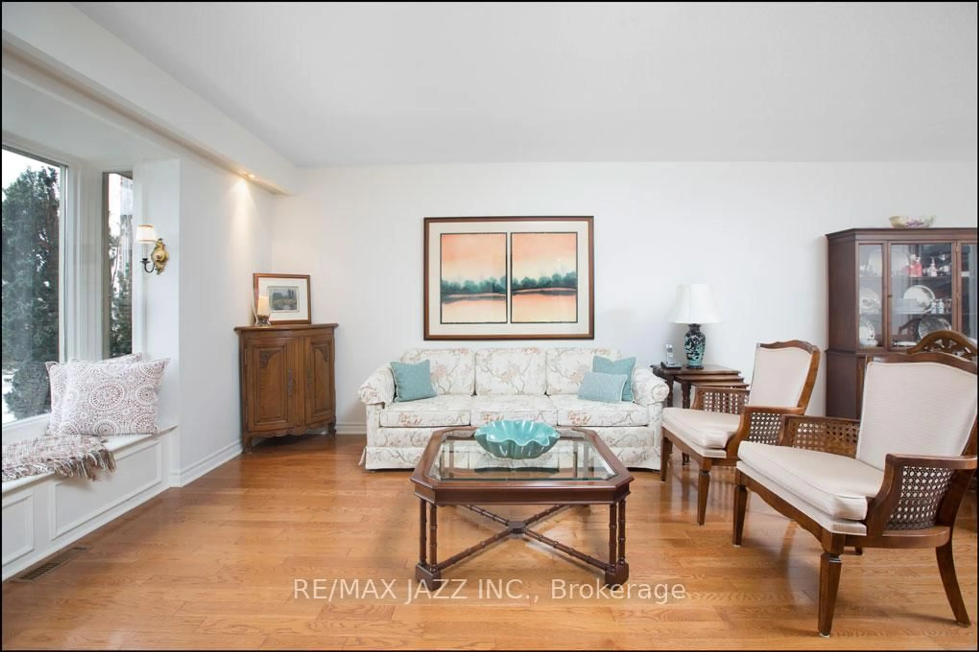 Living room with furniture, wood/laminate floor for 783 Millbank Rd, Pickering Ontario L1V 3L6