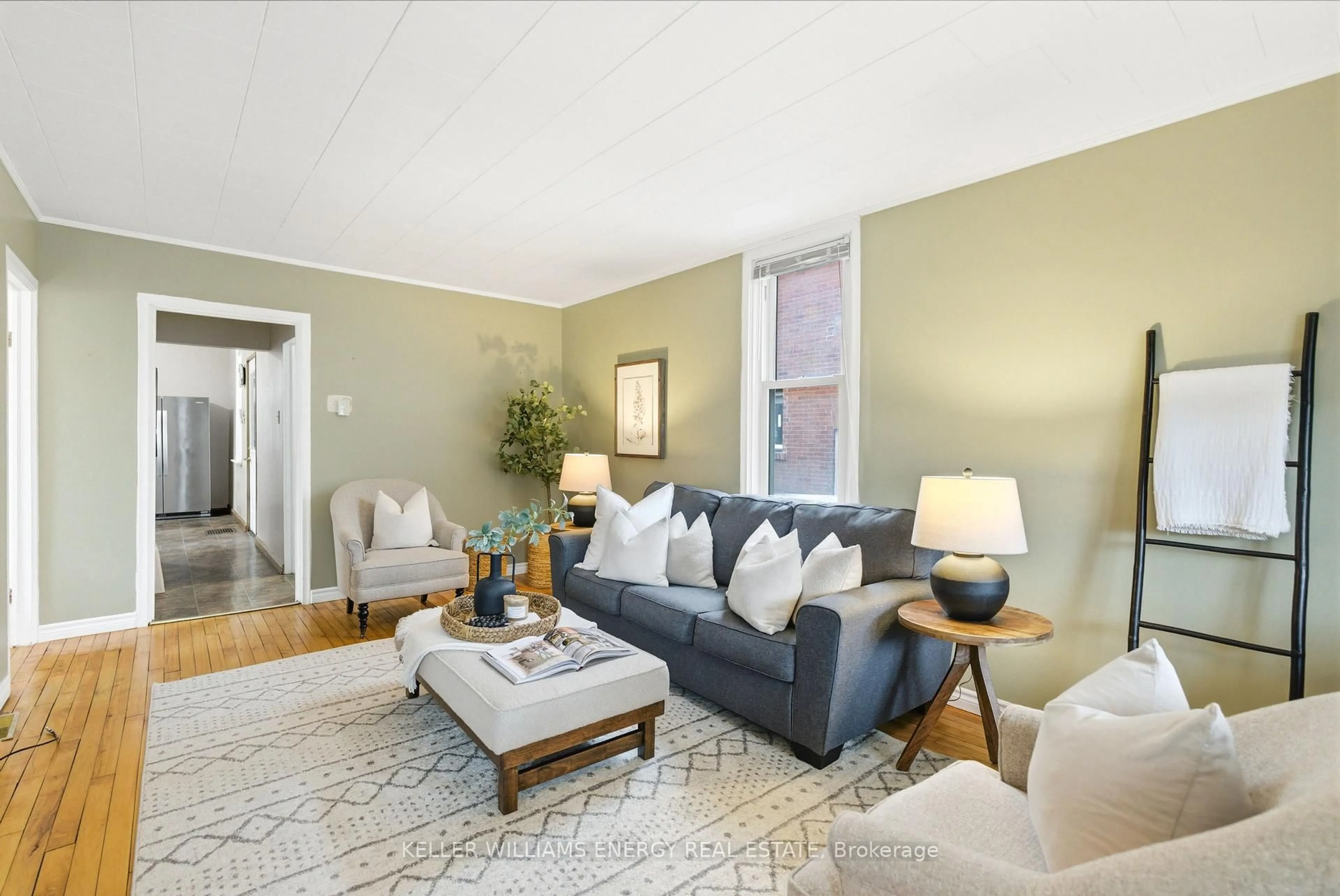 Living room with furniture, unknown for 89 Burk St, Oshawa Ontario L1J 4C1