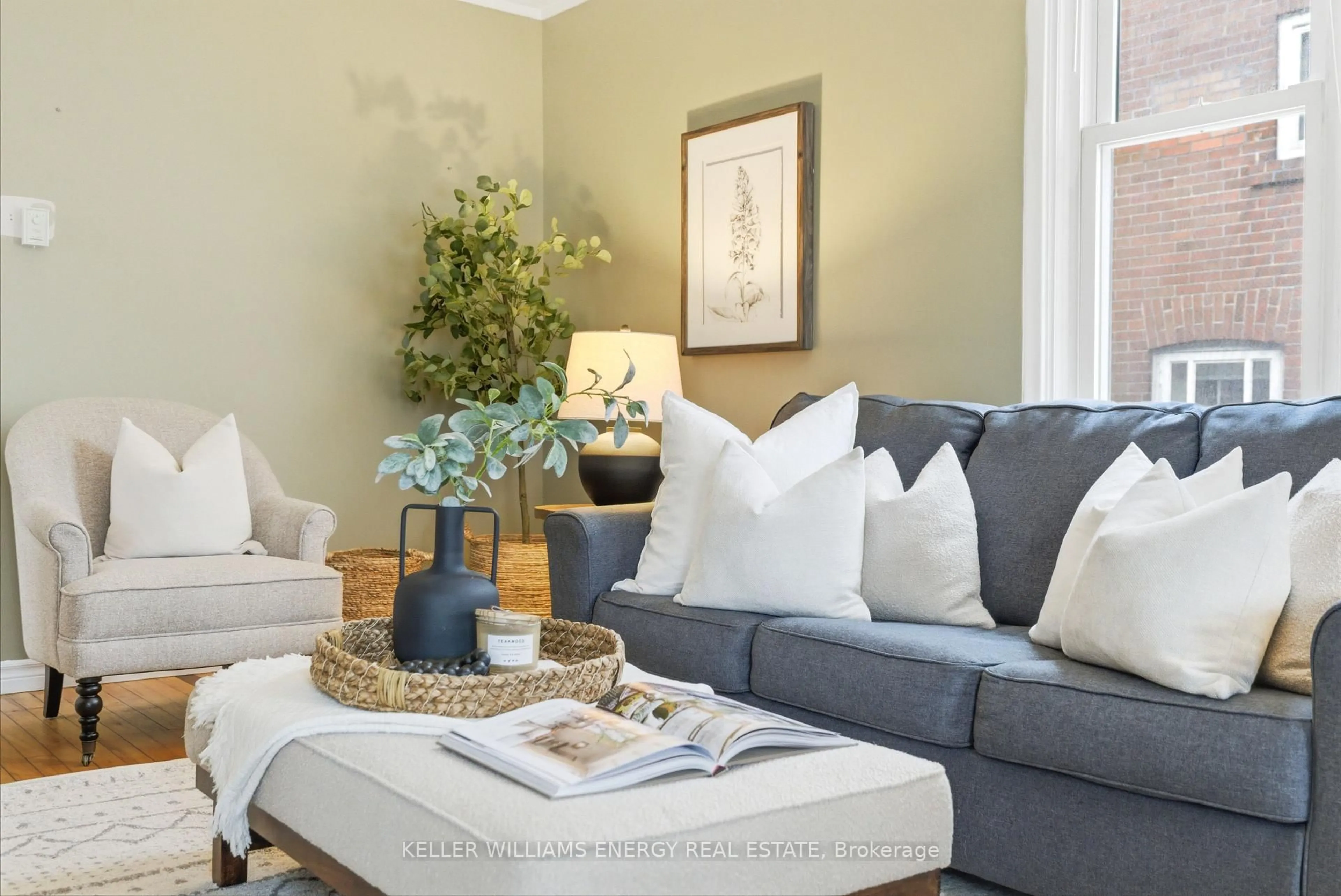 Living room with furniture, unknown for 89 Burk St, Oshawa Ontario L1J 4C1