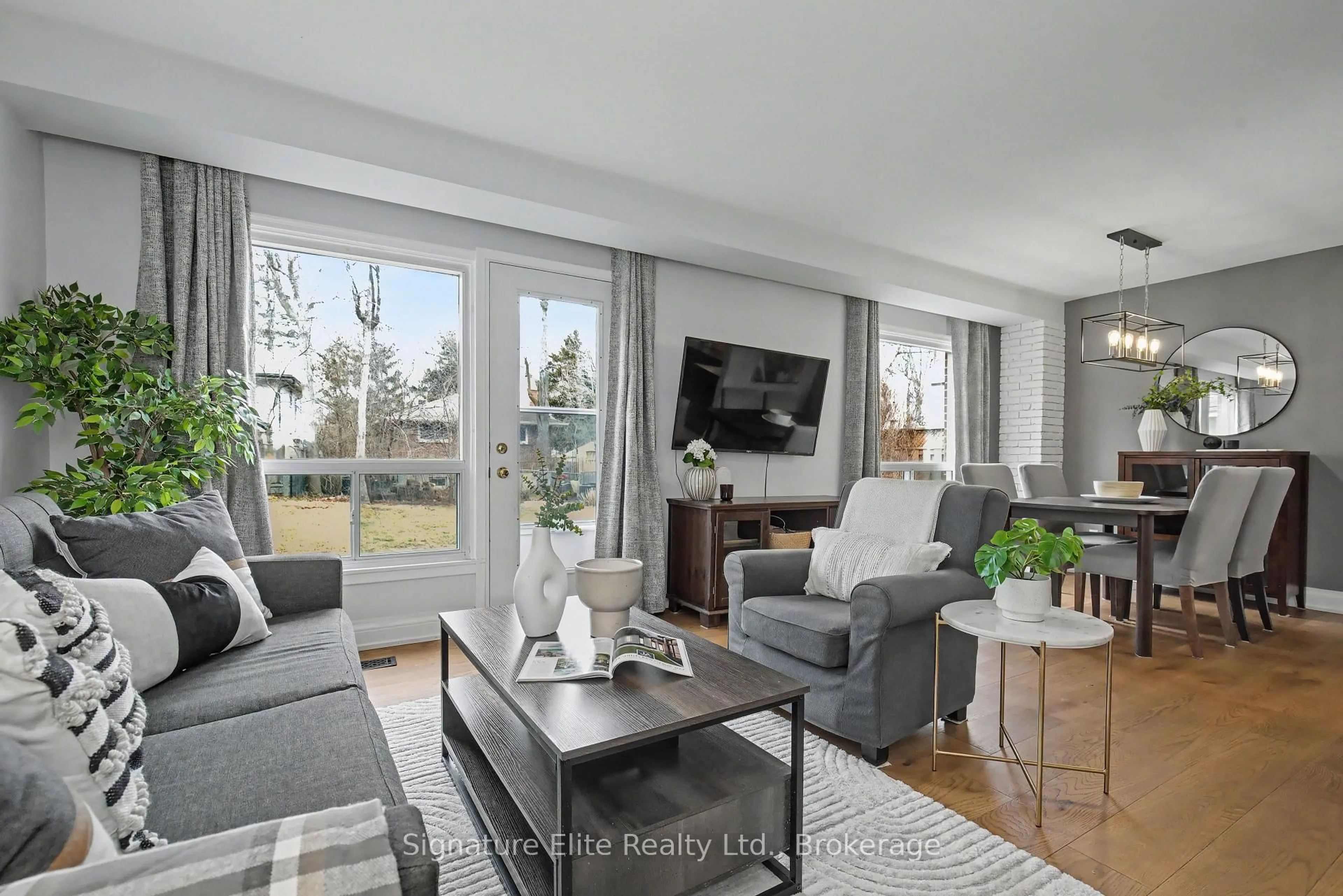 Living room with furniture, unknown for 276 Guildwood Pkwy, Toronto Ontario M1E 1P9