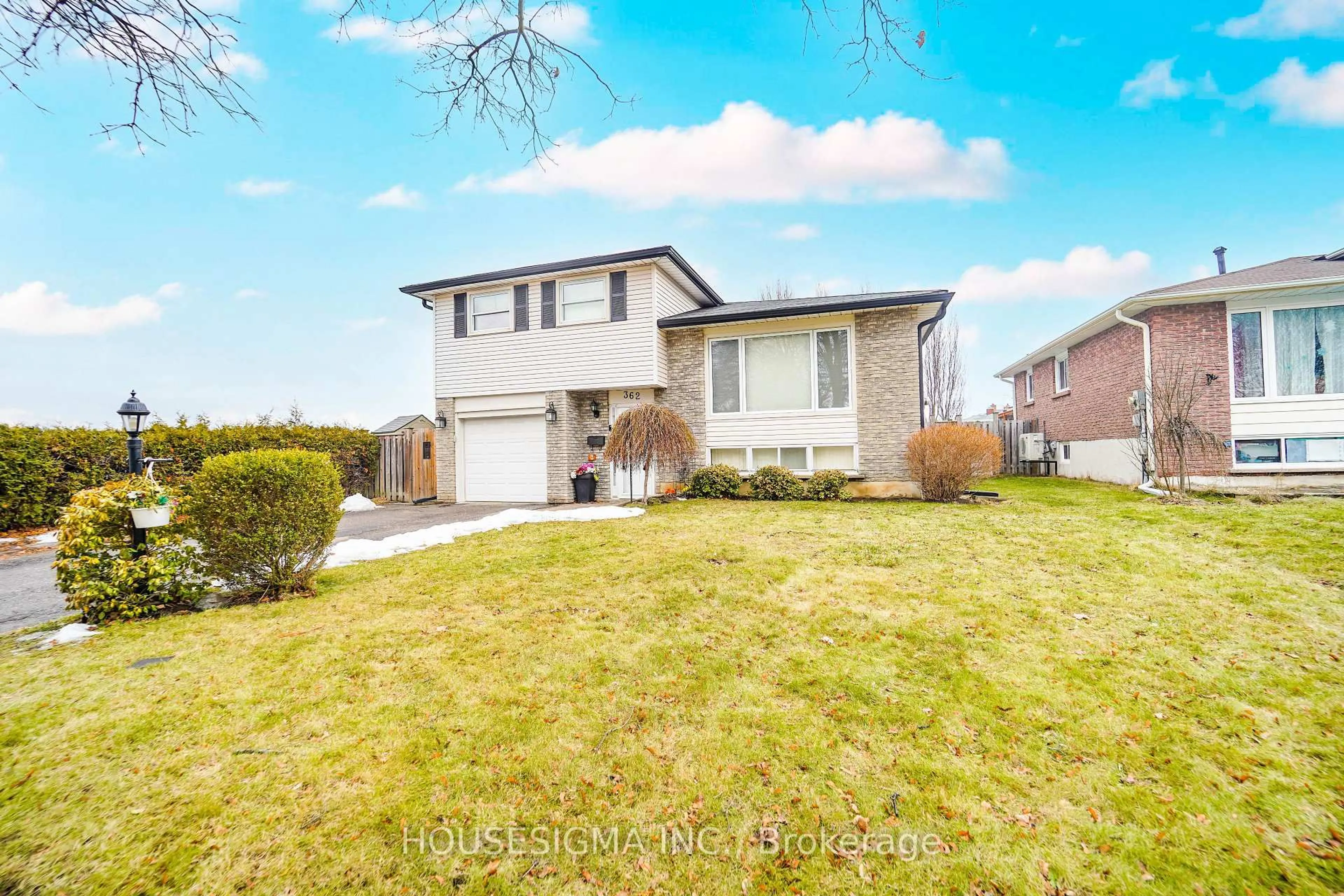 Home with vinyl exterior material, street for 362 Newgate Ave, Oshawa Ontario L1G 2X7