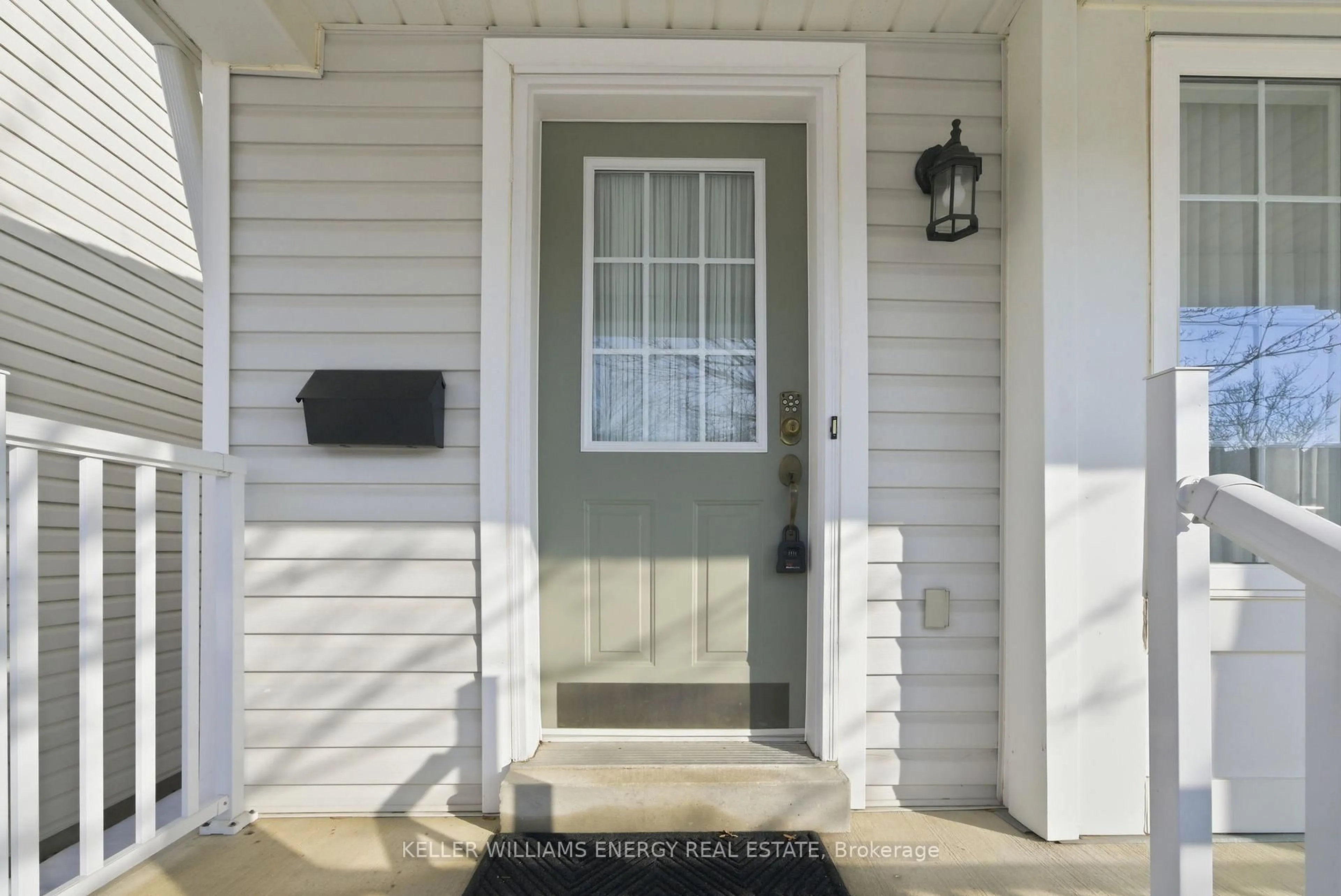 Indoor entryway for 1375 Linstead St, Oshawa Ontario L1K 2V4