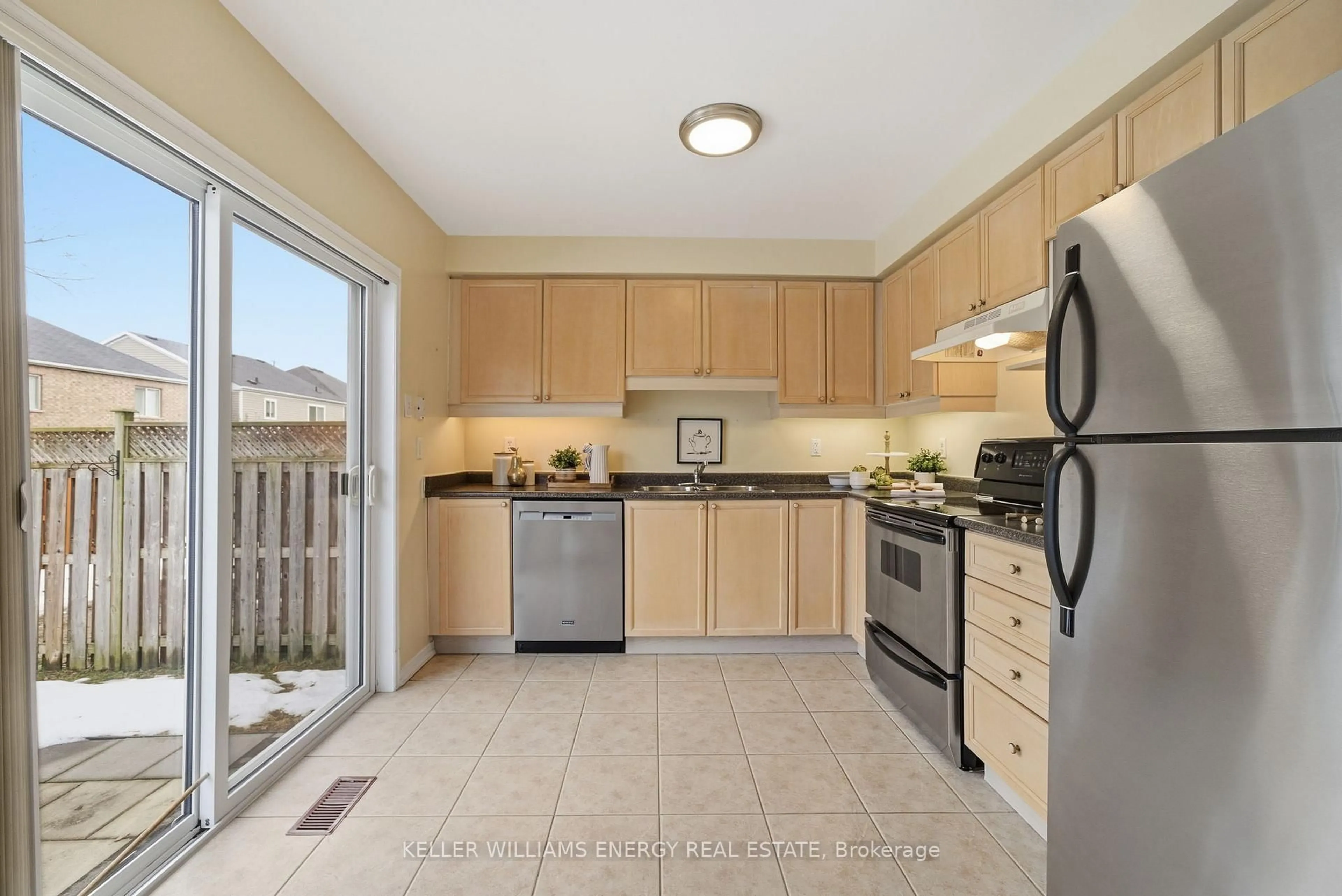 Standard kitchen, unknown for 1375 Linstead St, Oshawa Ontario L1K 2V4
