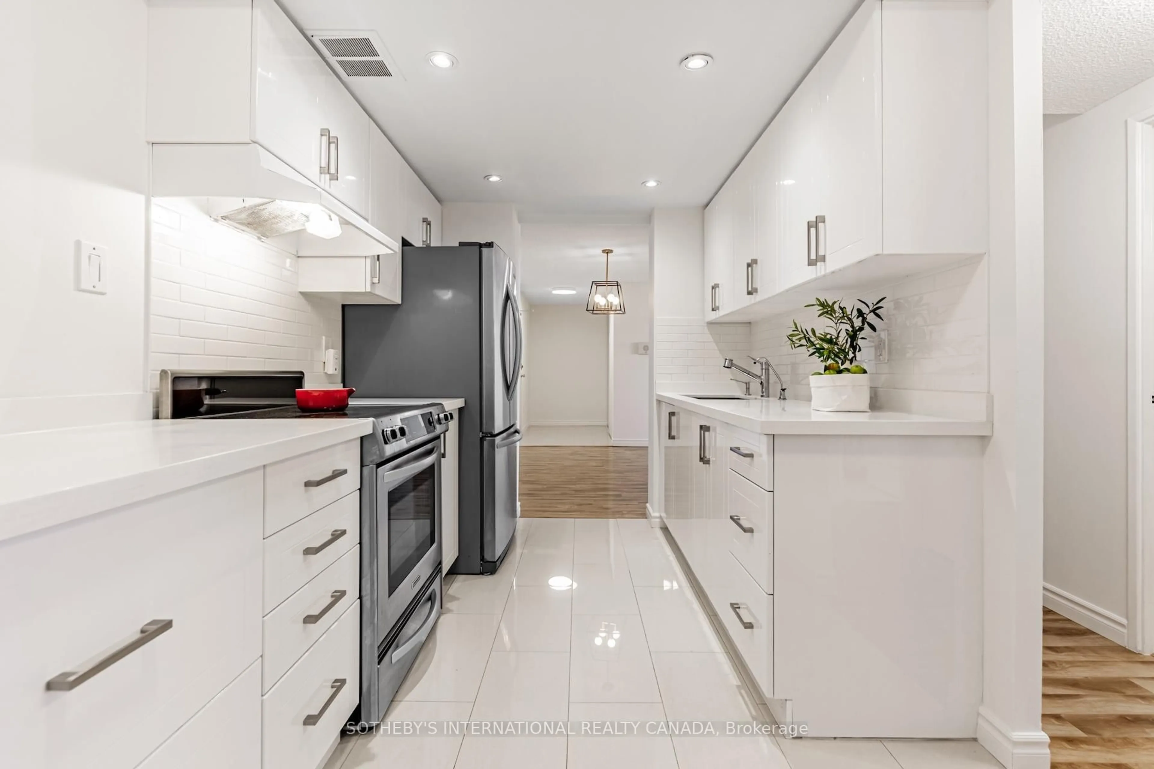 Contemporary kitchen, ceramic/tile floor for 3151 Bridletowne Circ #1104, Toronto Ontario M1W 2T1