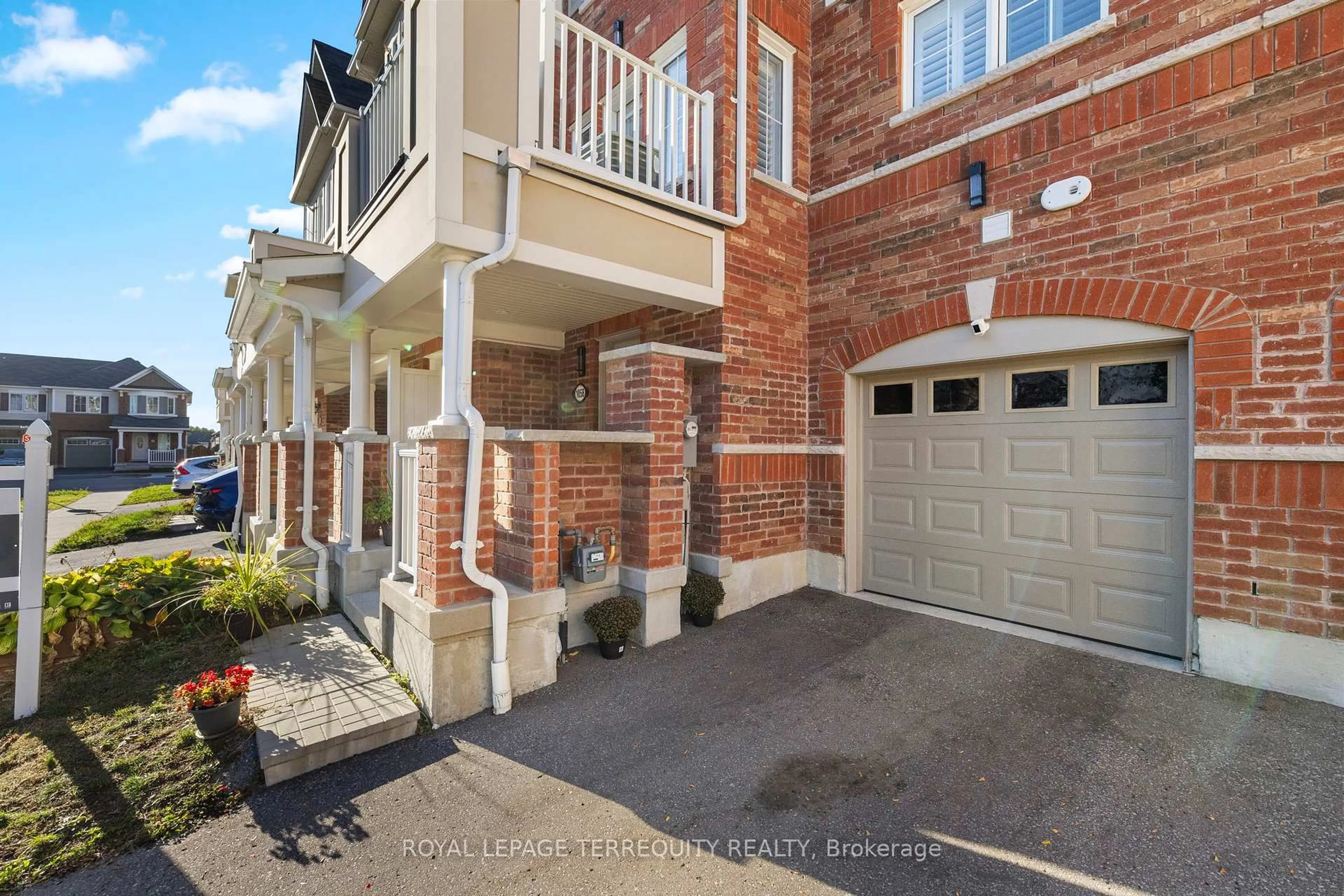 A pic from outside/outdoor area/front of a property/back of a property/a pic from drone, street for 1058 Clipper Lane, Pickering Ontario L1X 0E9