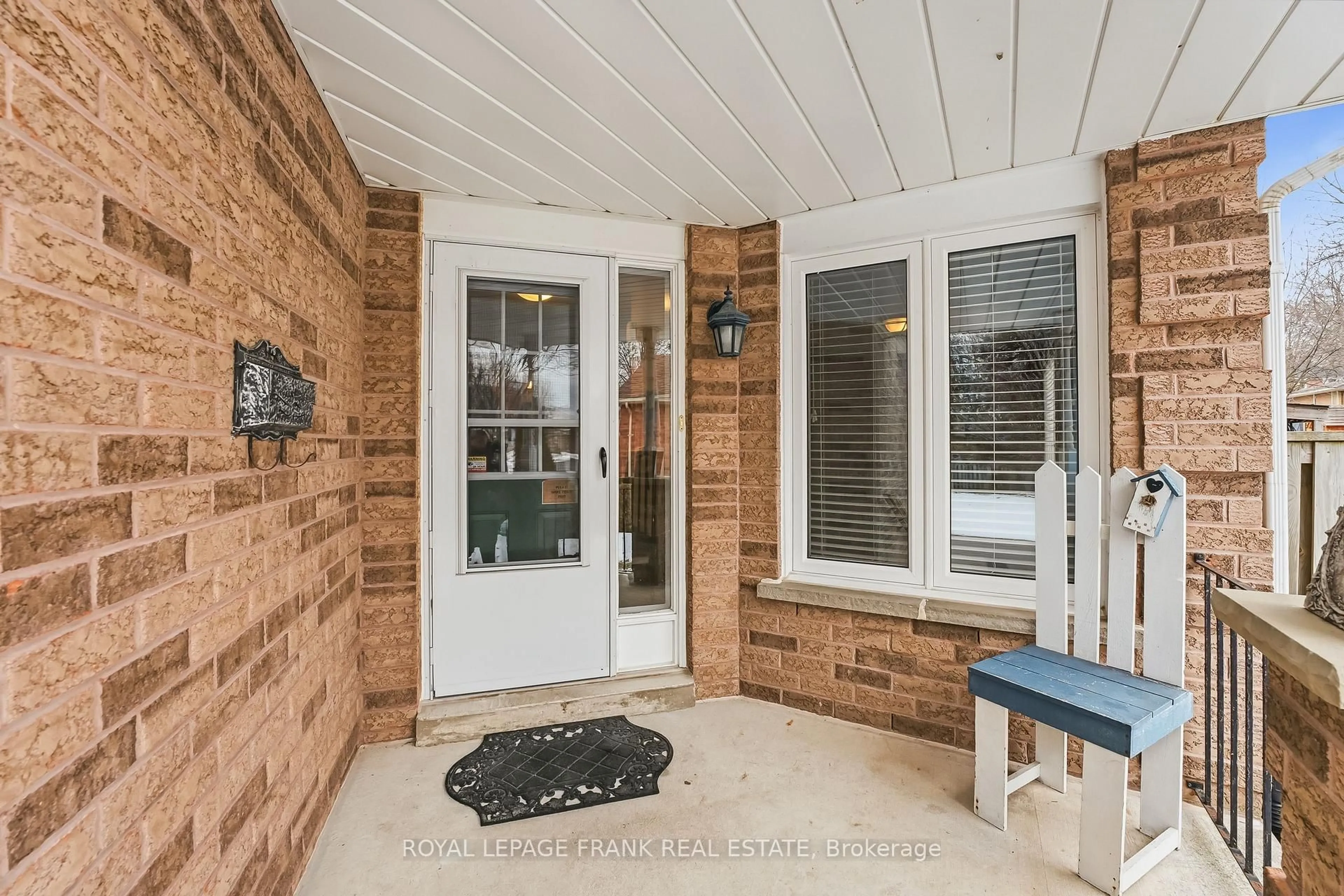 Indoor entryway for 63 Farncomb Cres, Clarington Ontario L1C 4L8
