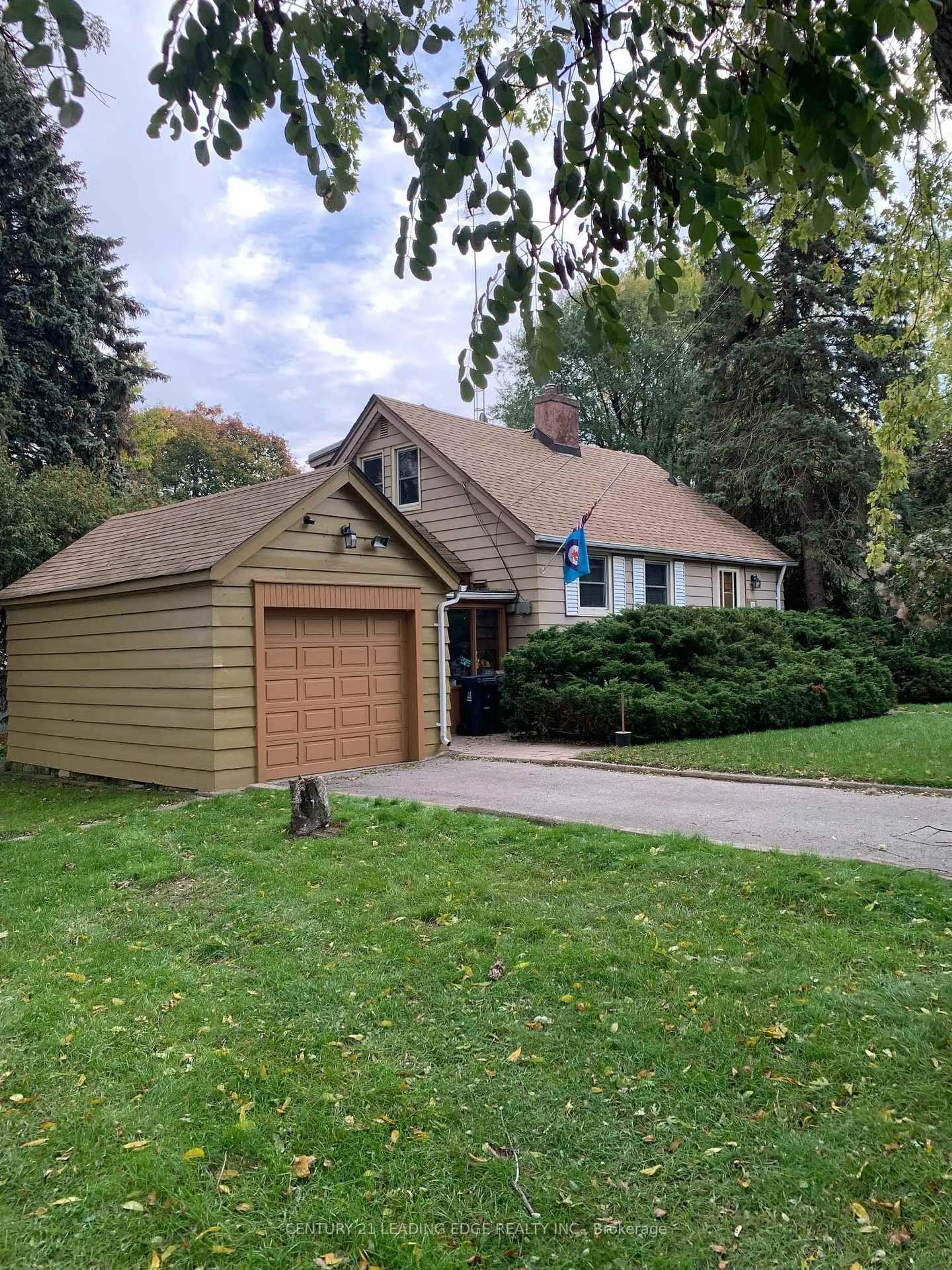 Home with vinyl exterior material, street for 21 Faircroft Blvd, Toronto Ontario M1M 2W9