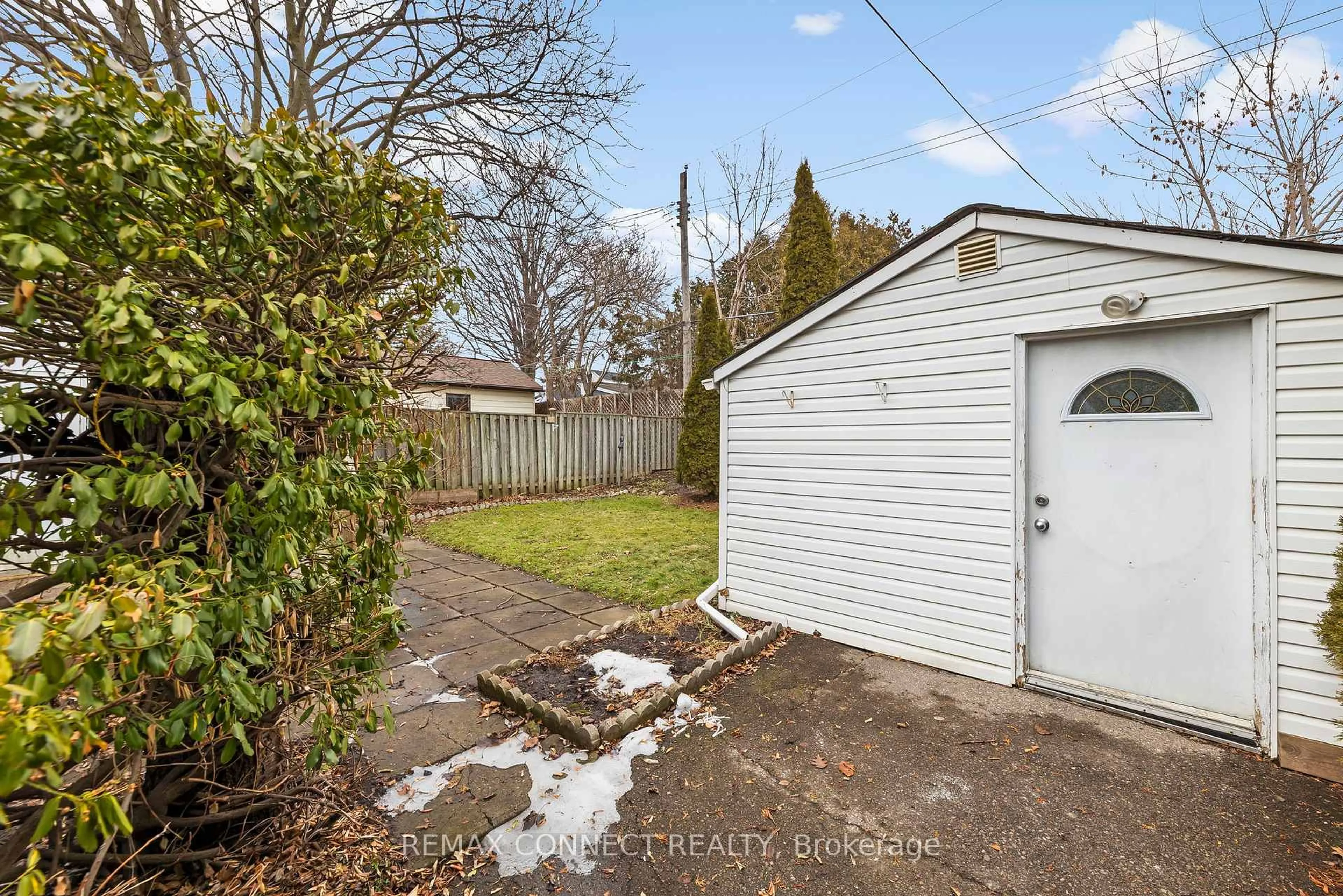 Shed for 50 Cedar St, Ajax Ontario L1S 1V3