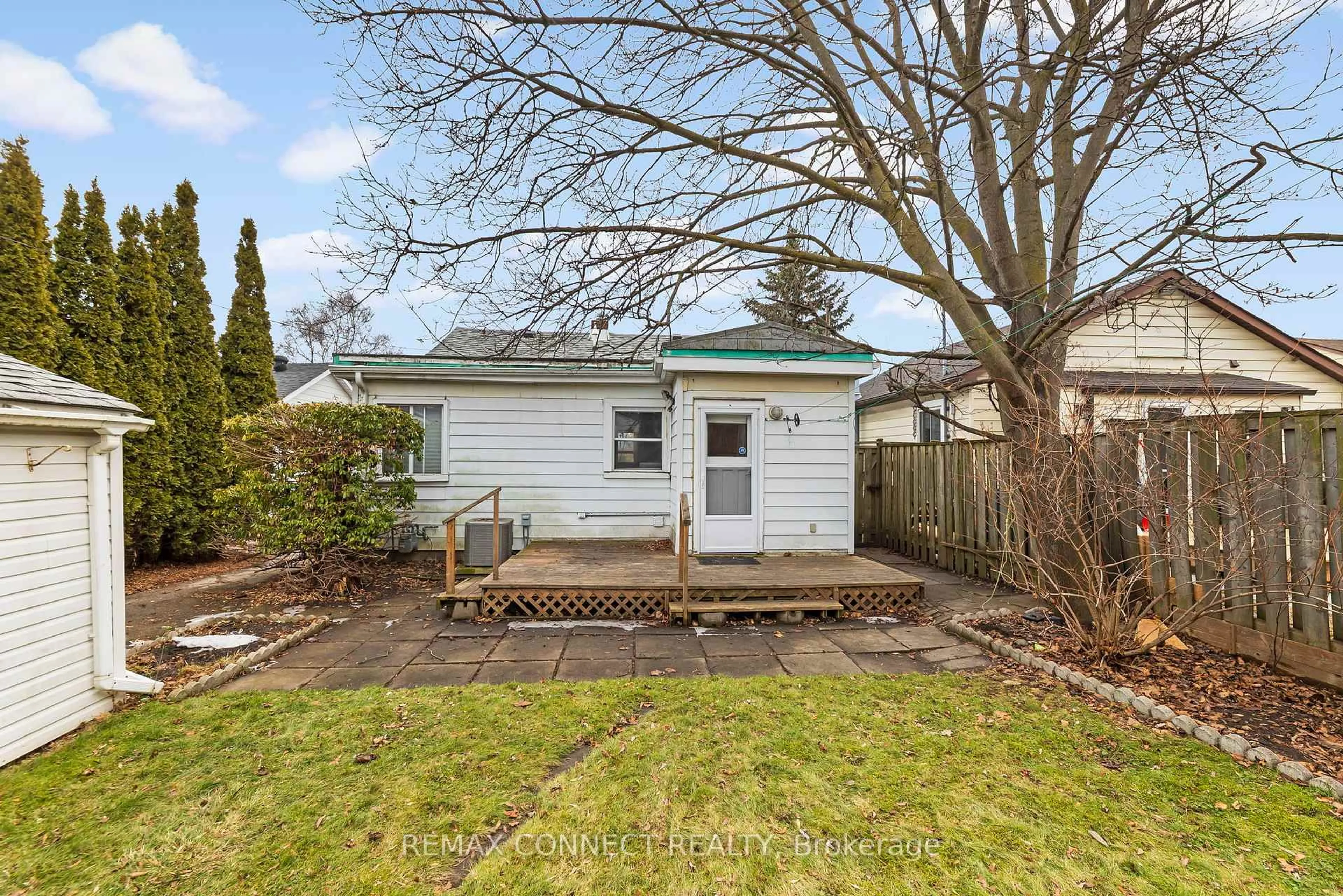 Shed for 50 Cedar St, Ajax Ontario L1S 1V3