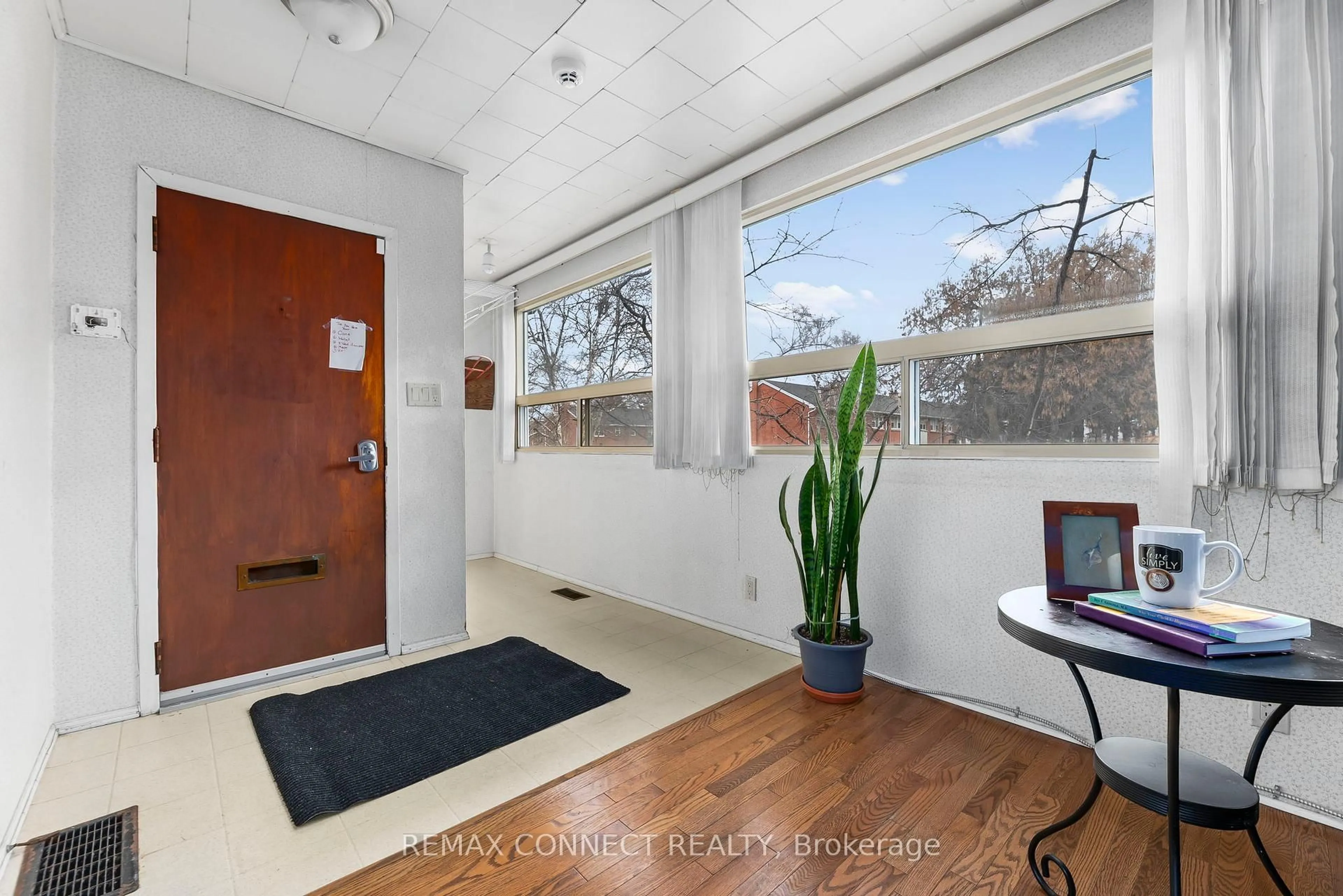 Indoor entryway for 50 Cedar St, Ajax Ontario L1S 1V3